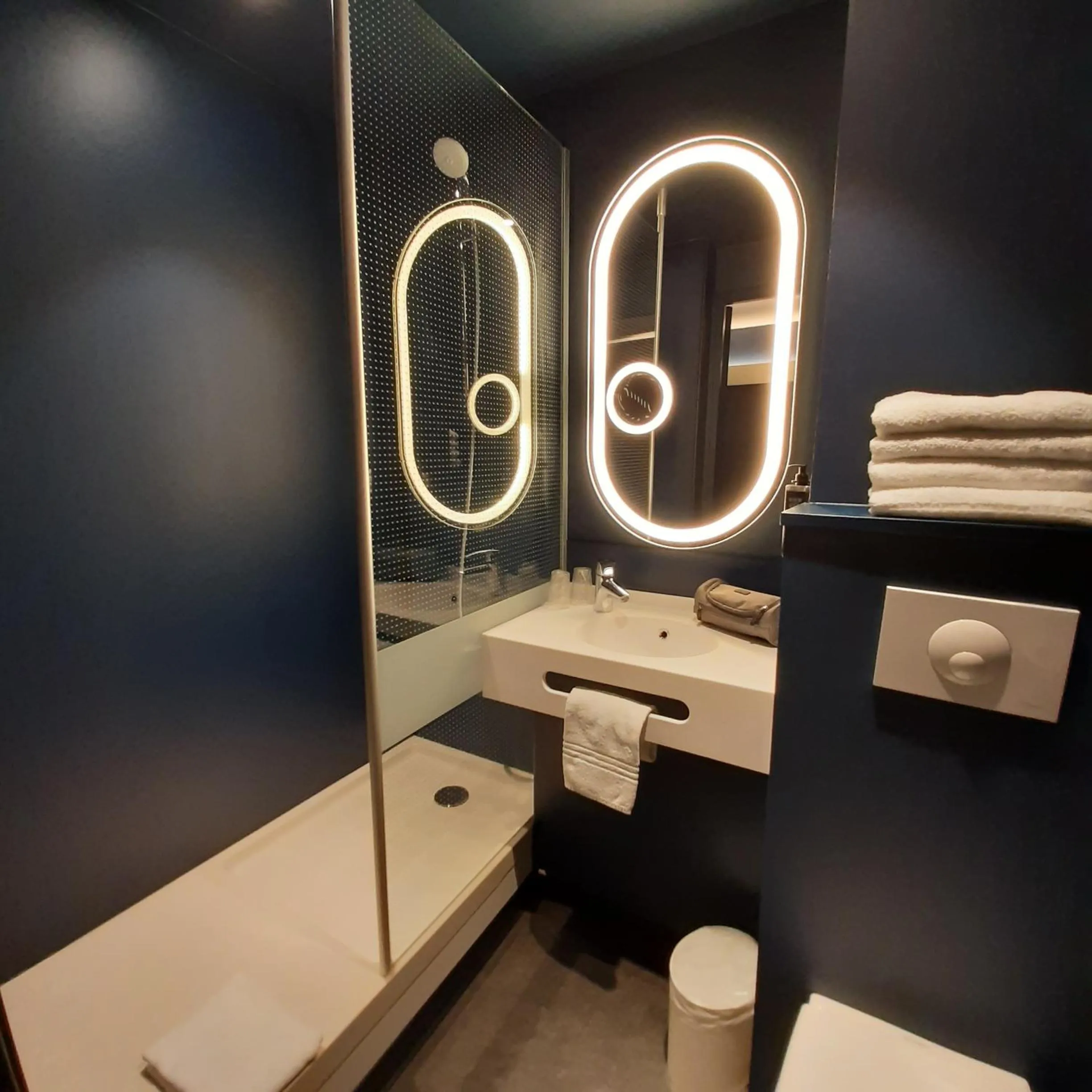 Bathroom in ibis Rennes Cesson