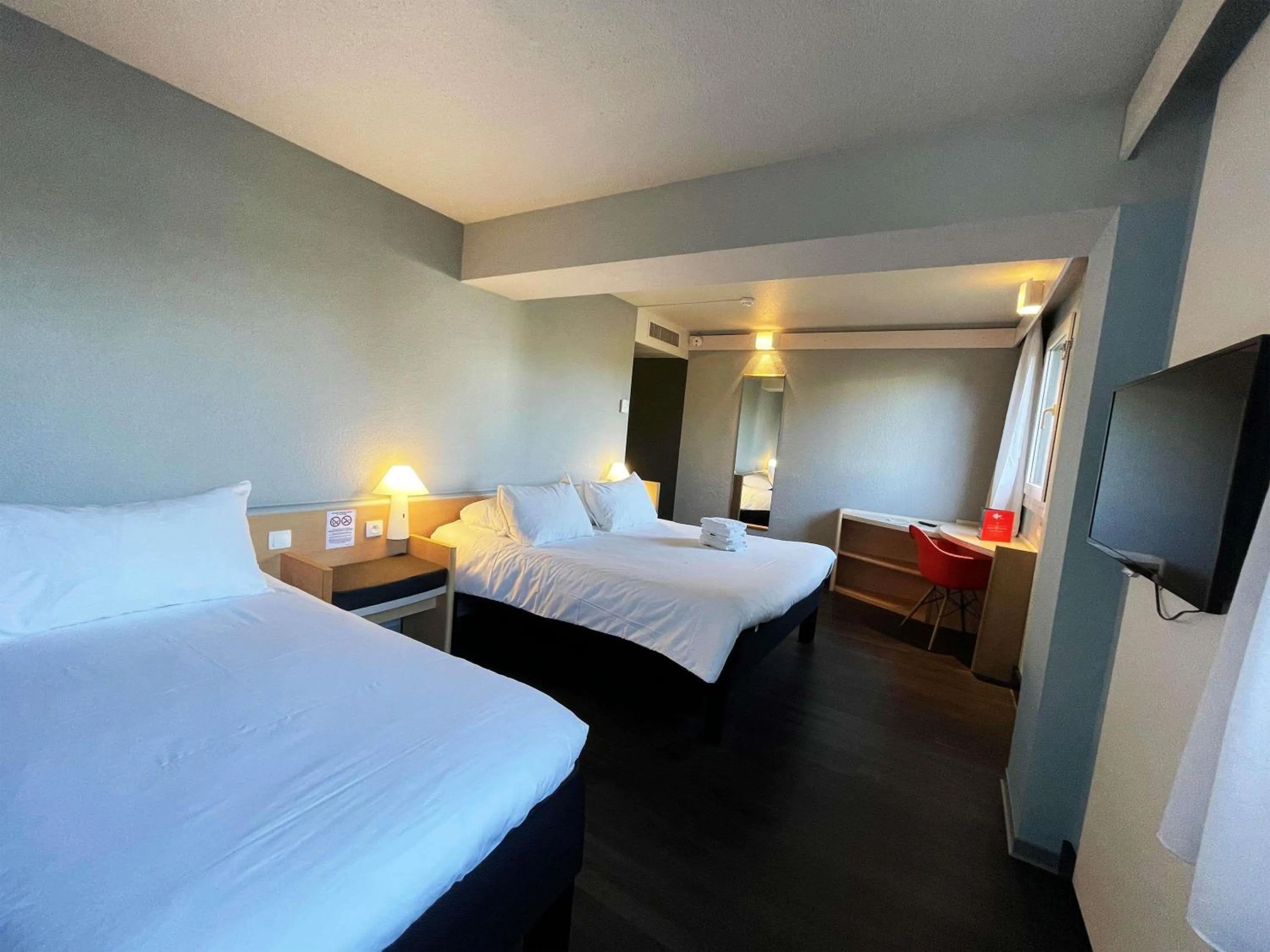 Bedroom, Bed in ibis Rennes Cesson