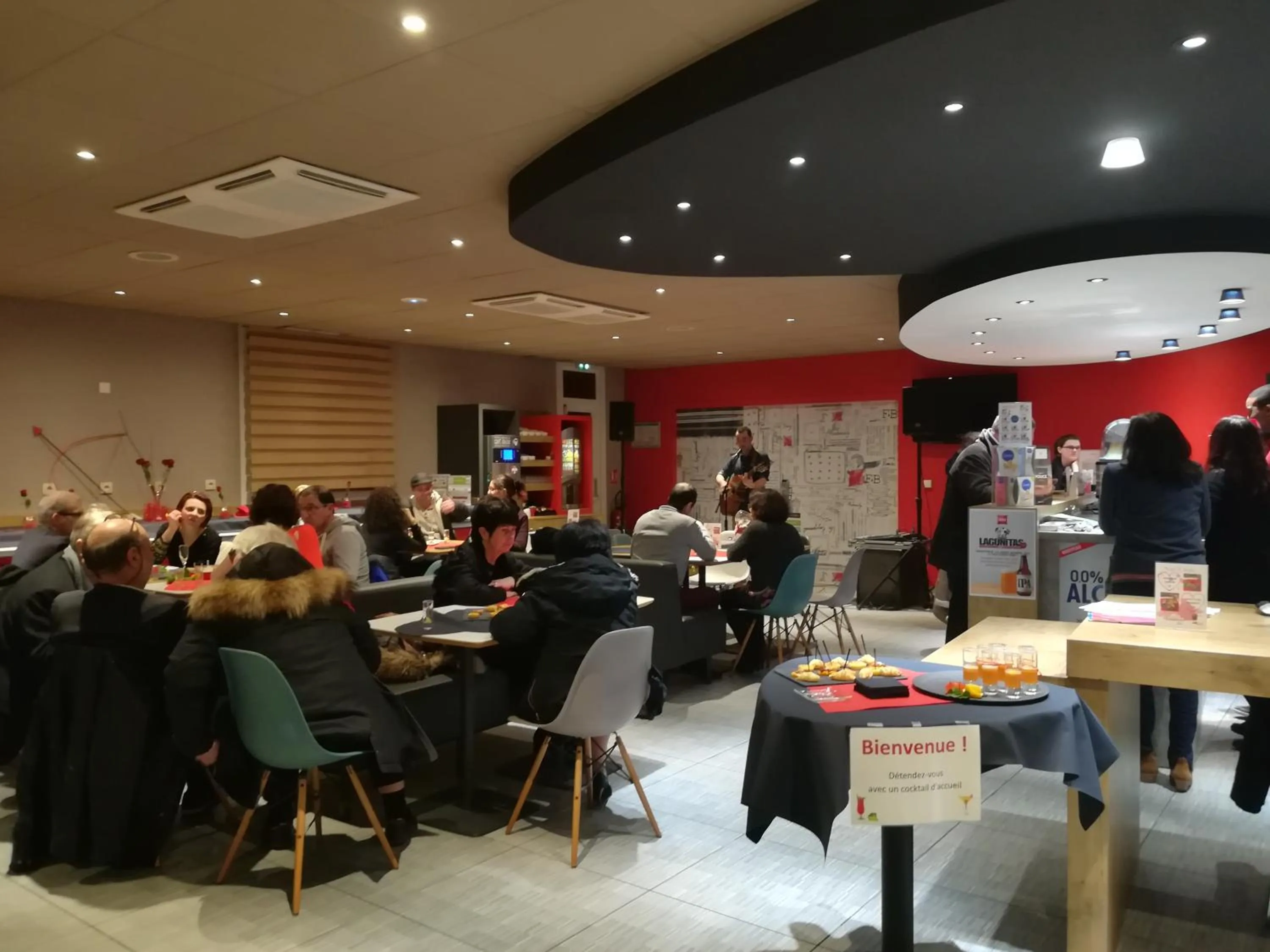 Evening entertainment in ibis Rennes Cesson