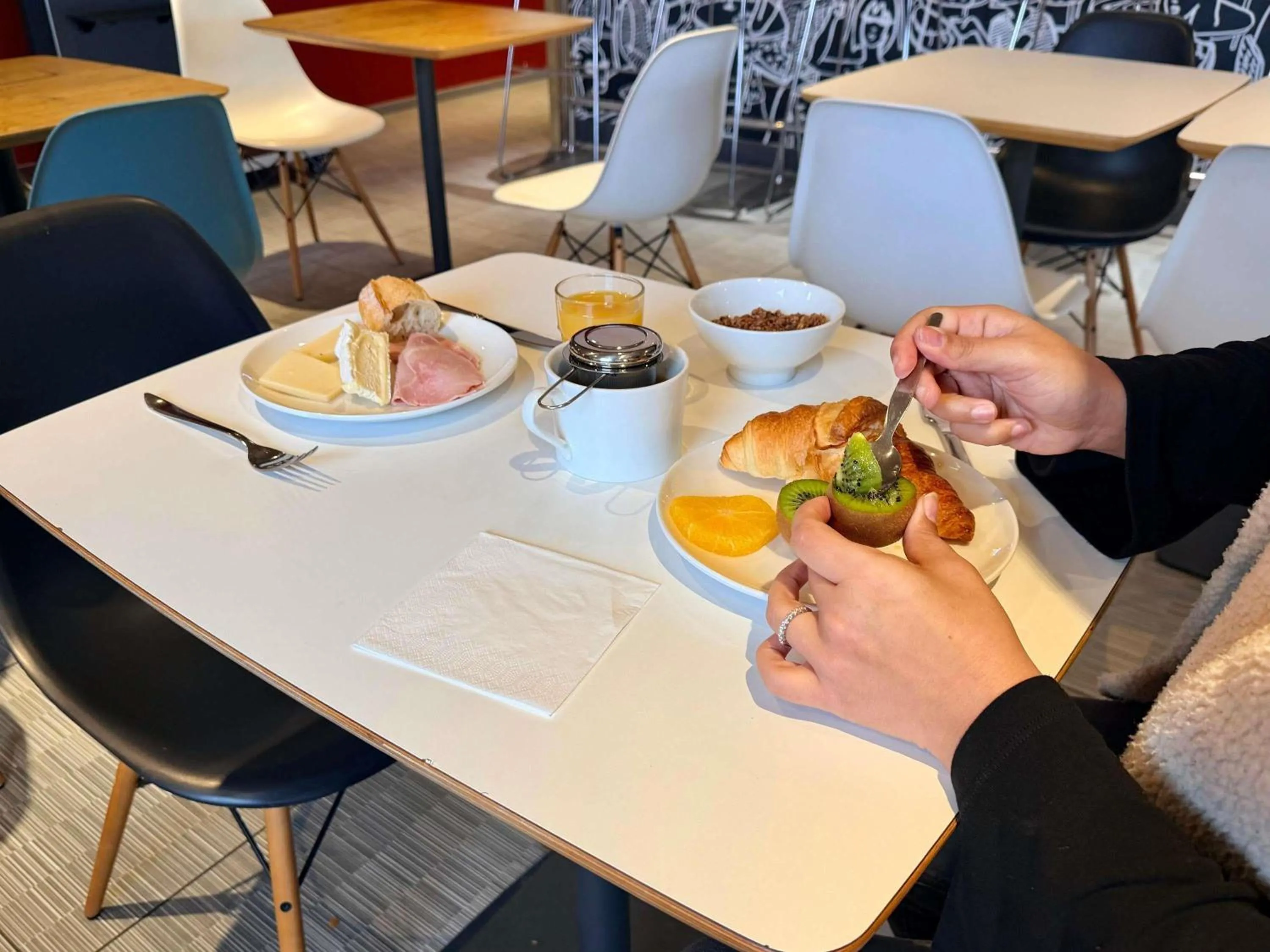 Breakfast in ibis Rennes Cesson