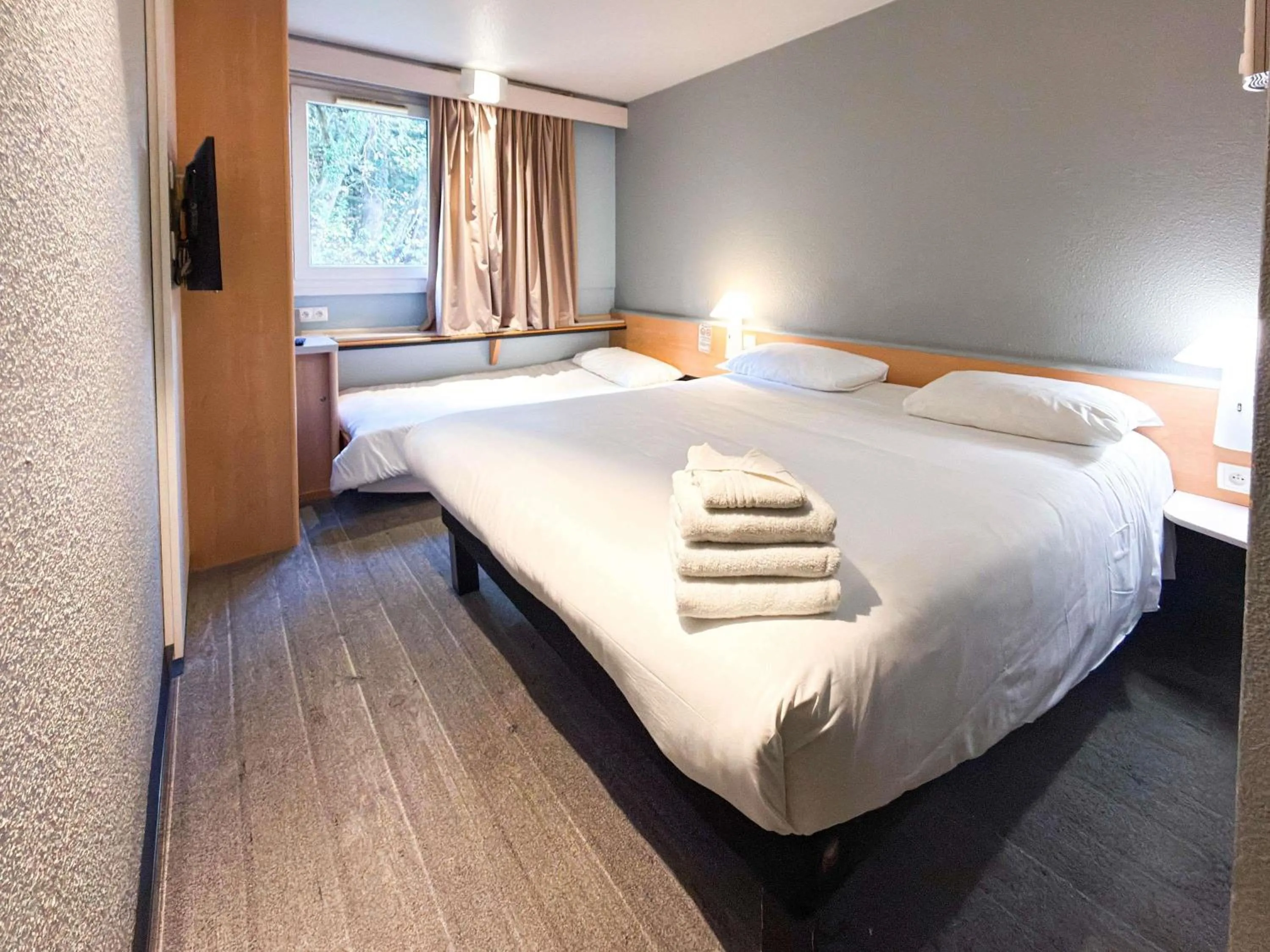 Bedroom, Bed in ibis Rennes Cesson