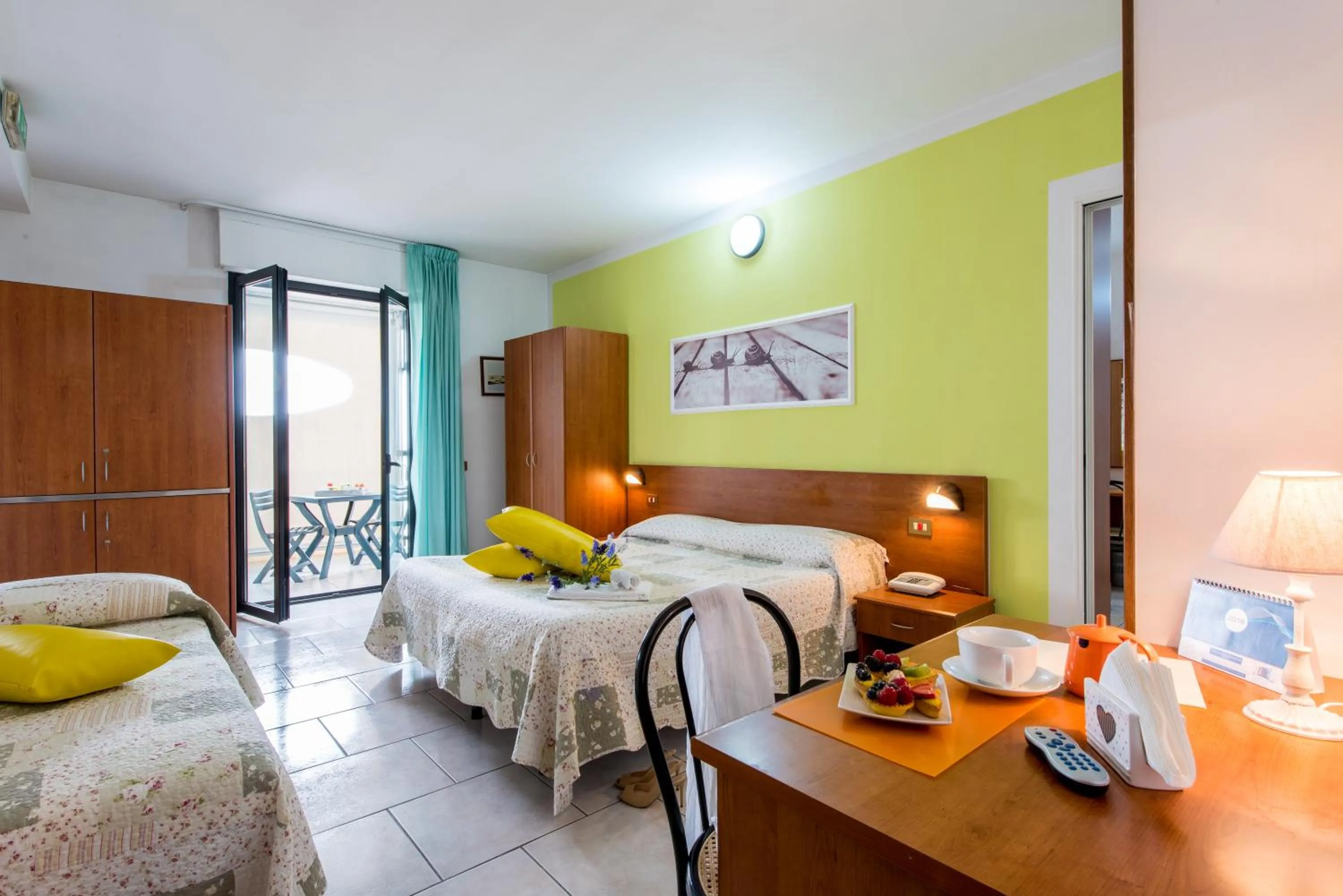 Balcony/Terrace, Bed in Hotel Villa Truentum