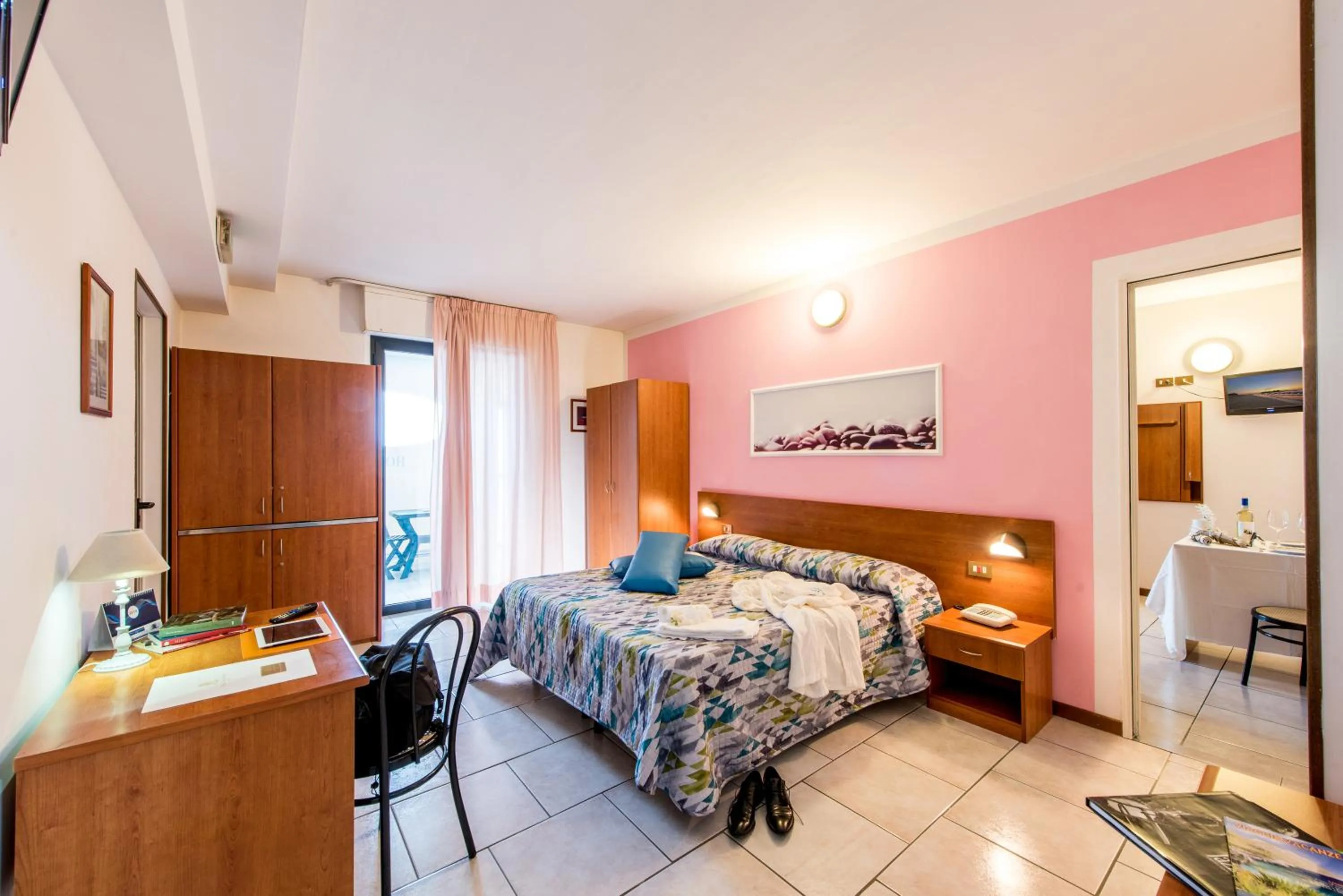 Photo of the whole room, Bed in Hotel Villa Truentum