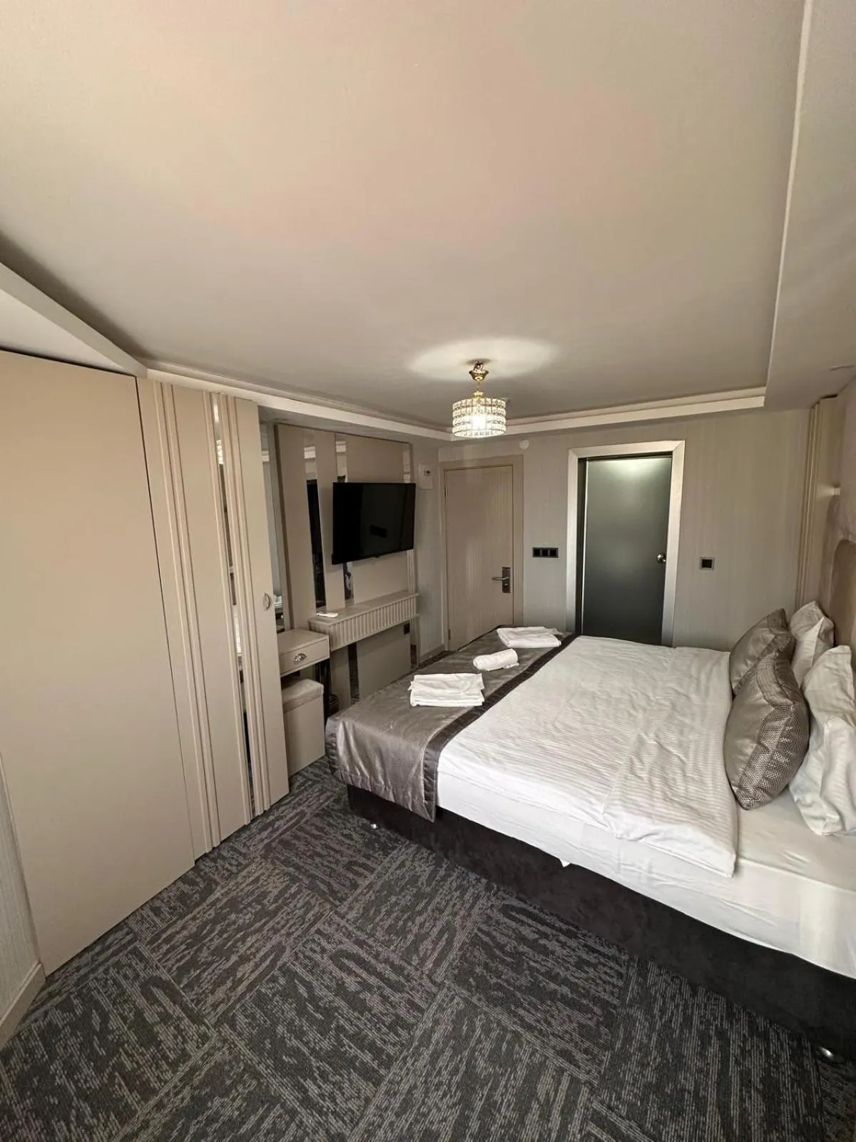 Photo of the whole room, Bed in Grand Heykel Hotel