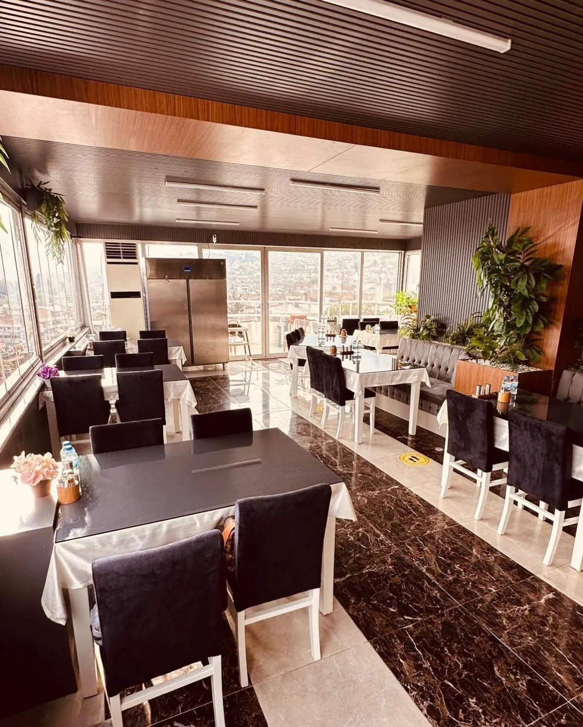 Restaurant/places to eat in Grand Heykel Hotel