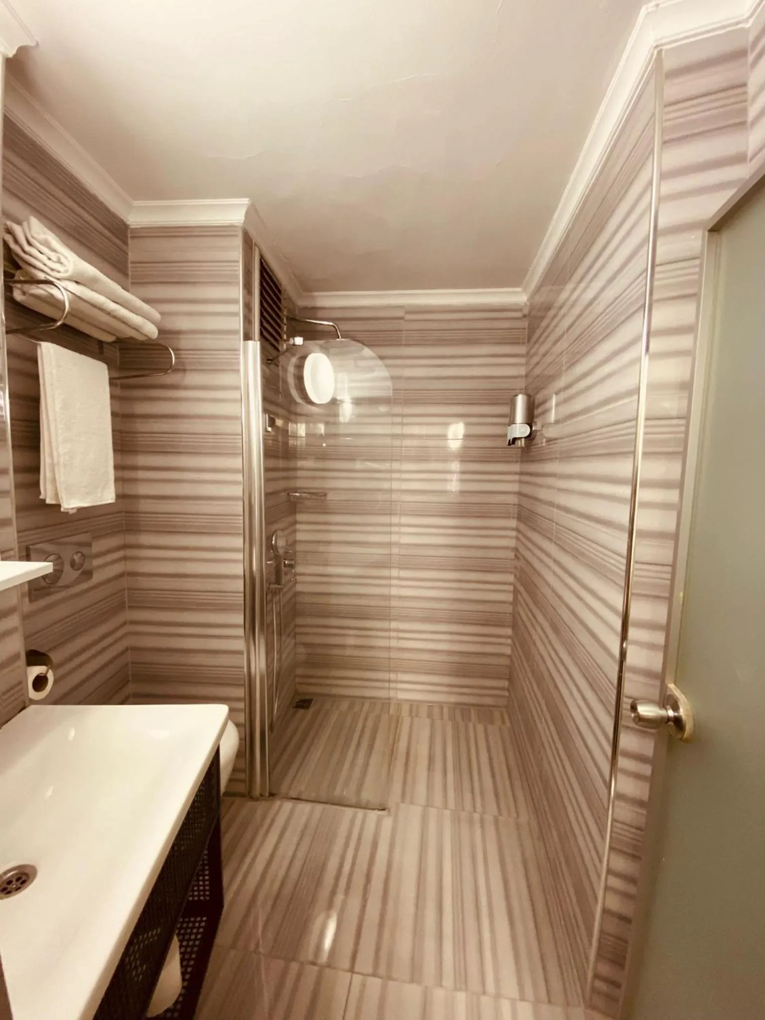 Bathroom in Grand Heykel Hotel