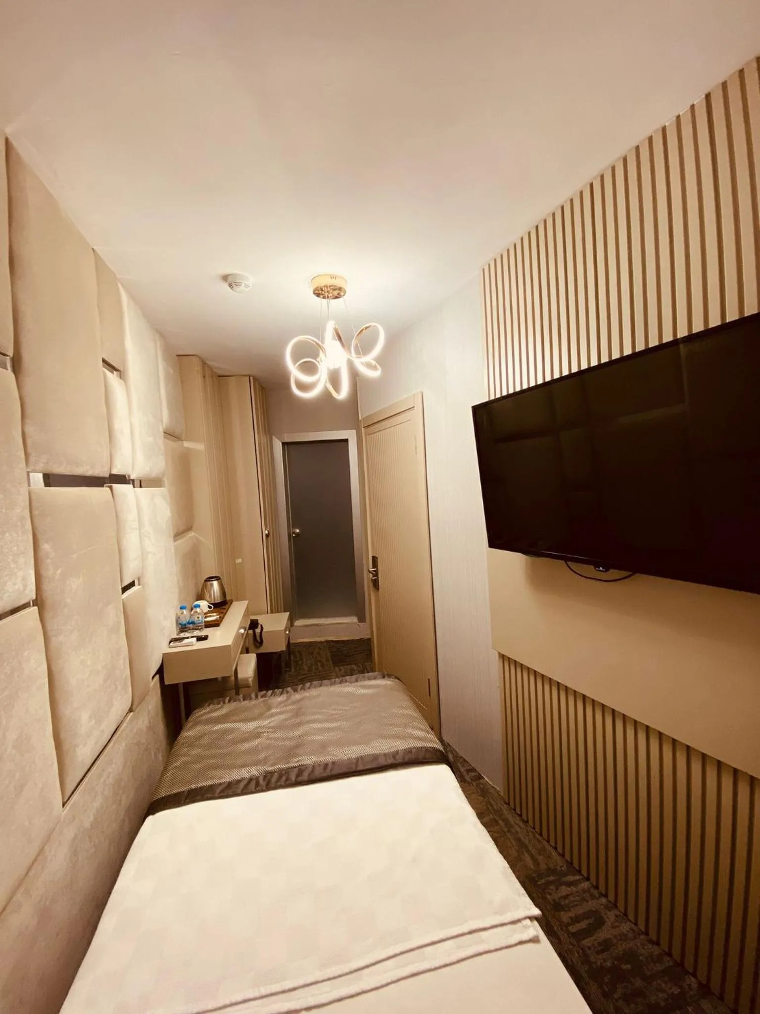 Photo of the whole room, Bed in Grand Heykel Hotel