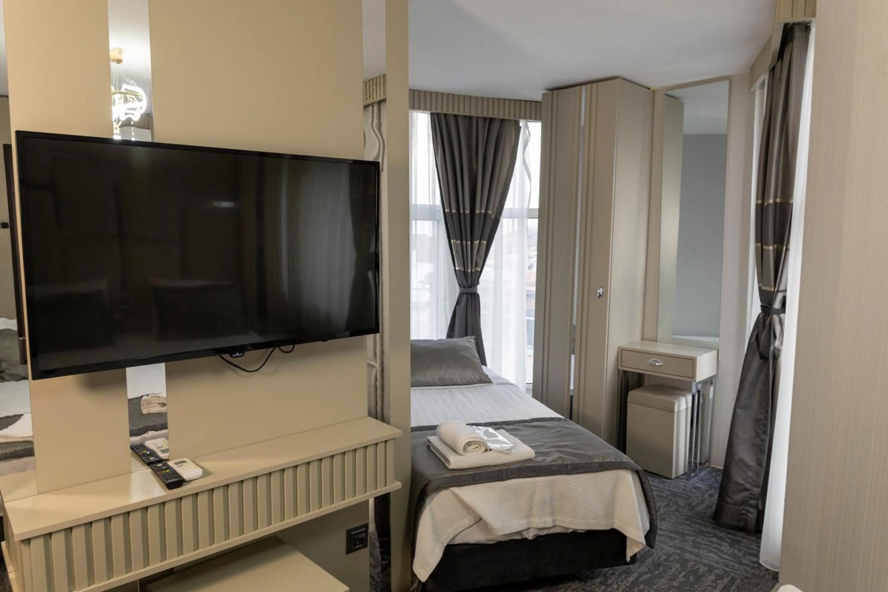 Photo of the whole room, Bed in Grand Heykel Hotel