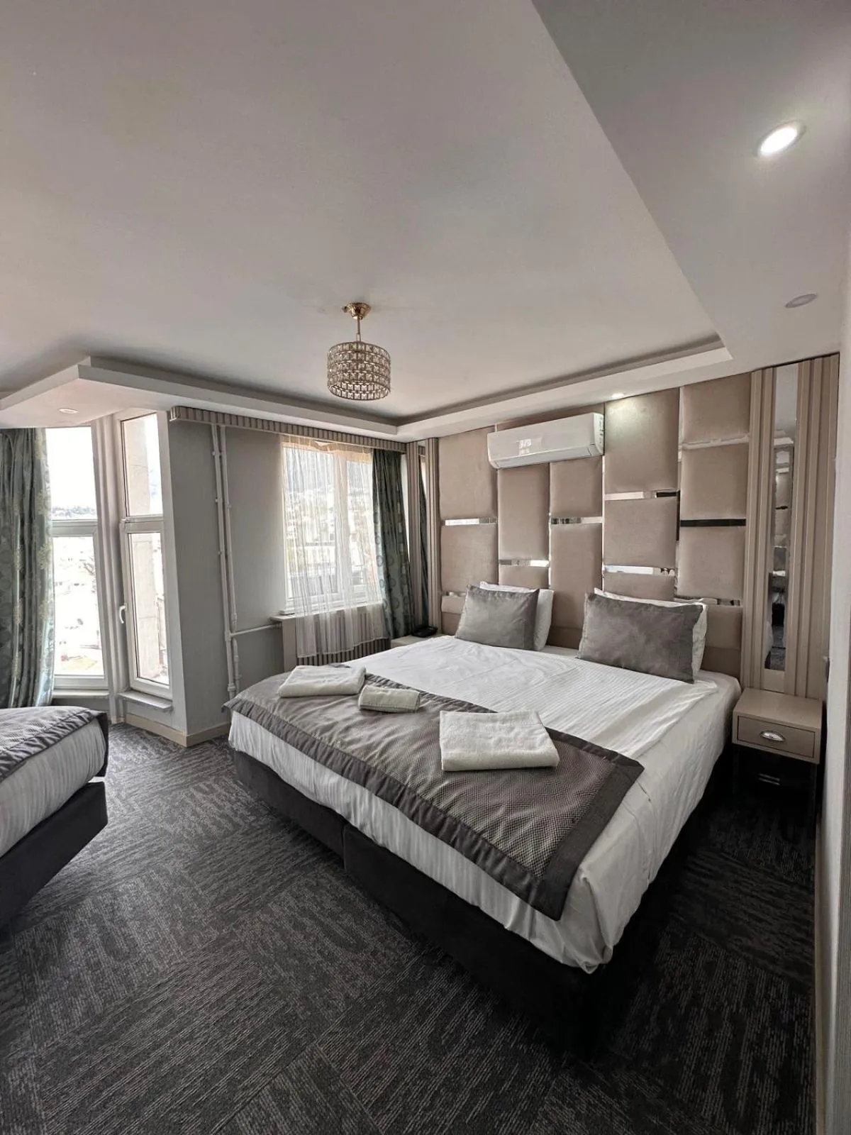 Photo of the whole room, Bed in Grand Heykel Hotel