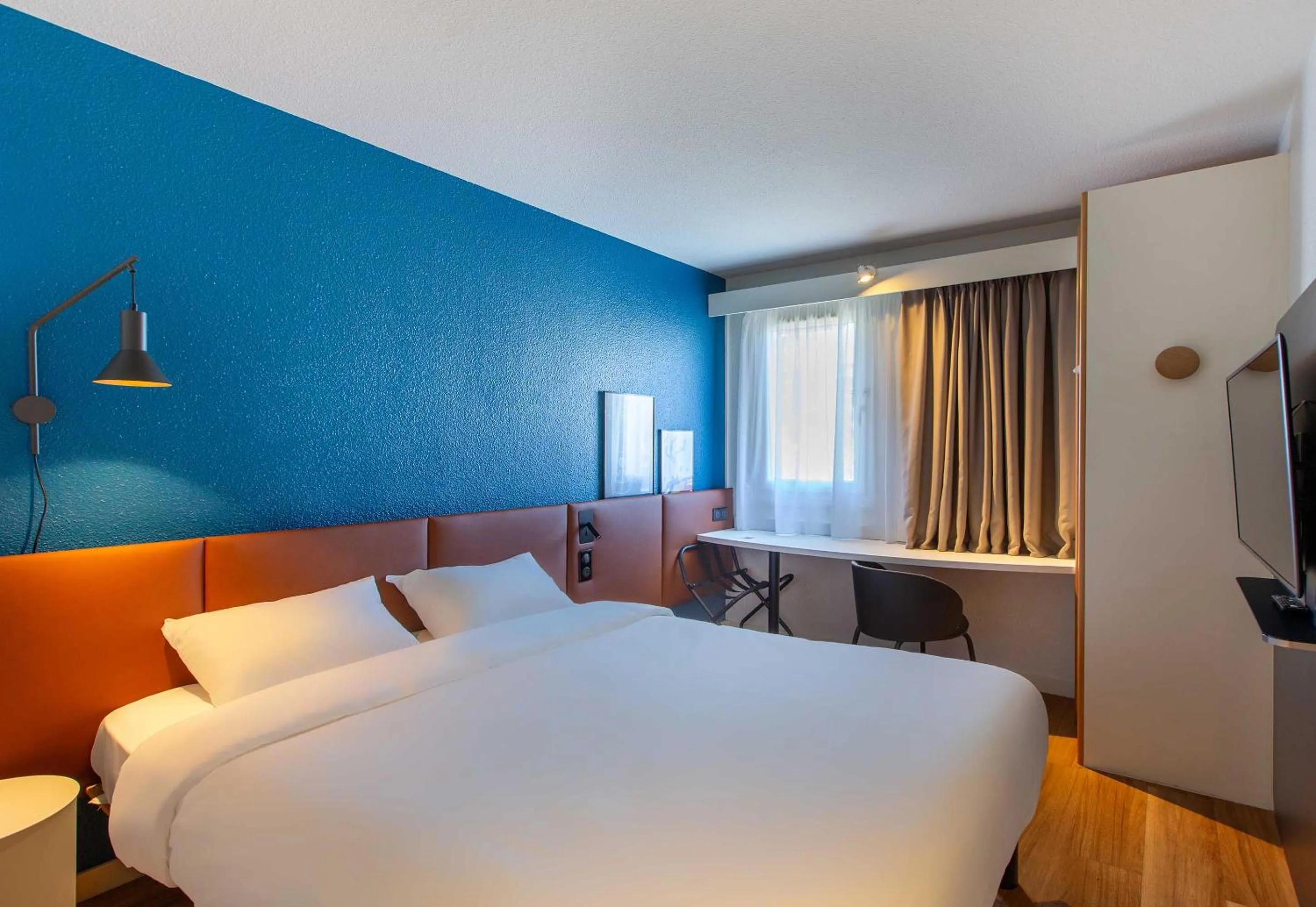 Bedroom, Bed in B&B HOTEL Blois Nord Vallée Maillard