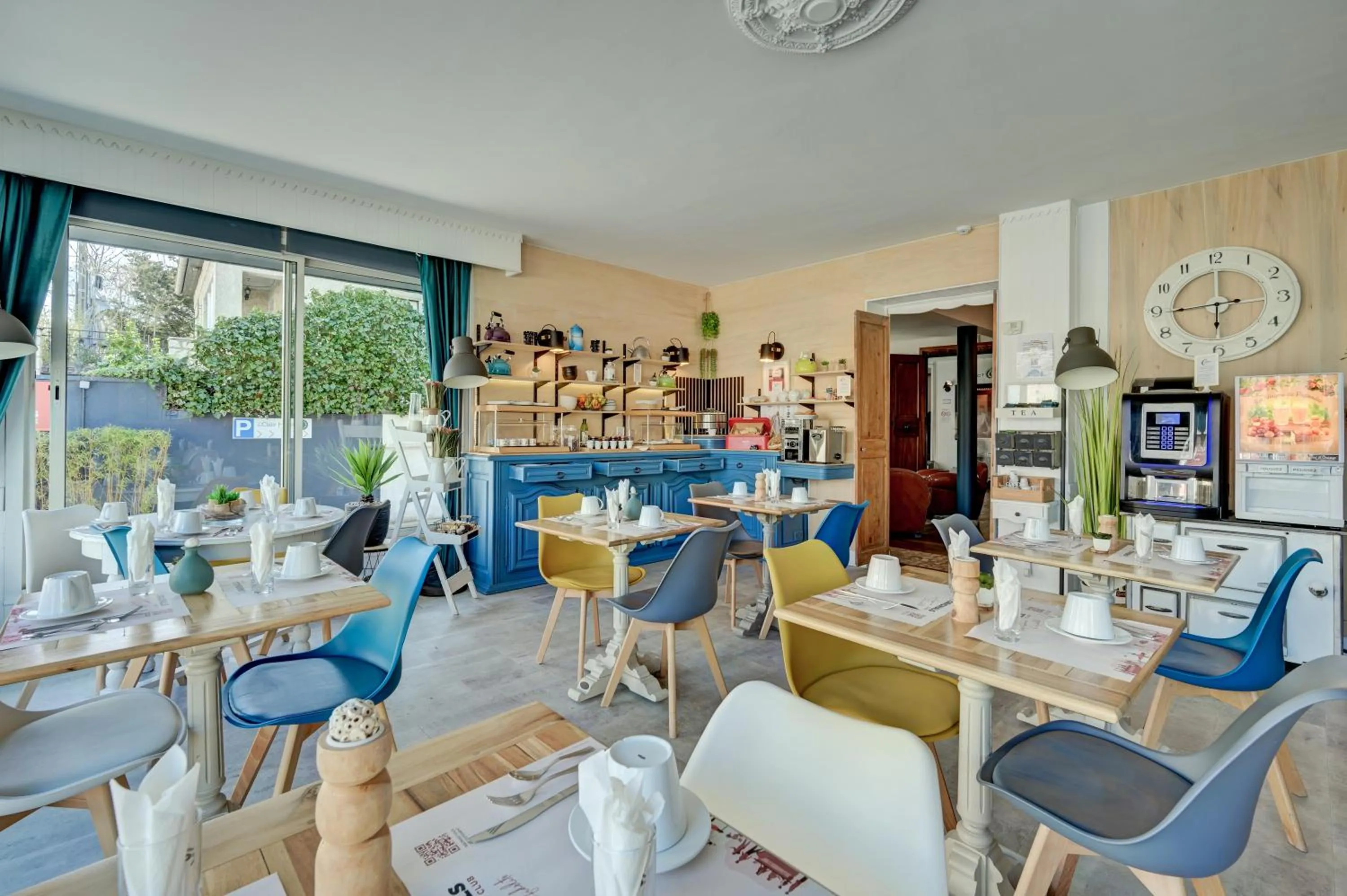 Breakfast in The Originals Boutique, Clair Hôtel, Martigues