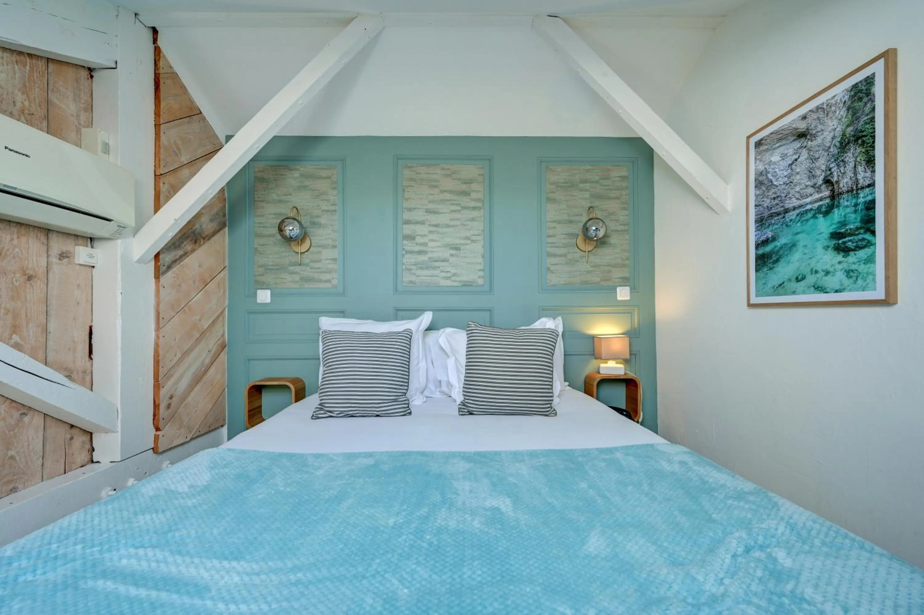 Bed in The Originals Boutique, Clair Hôtel, Martigues