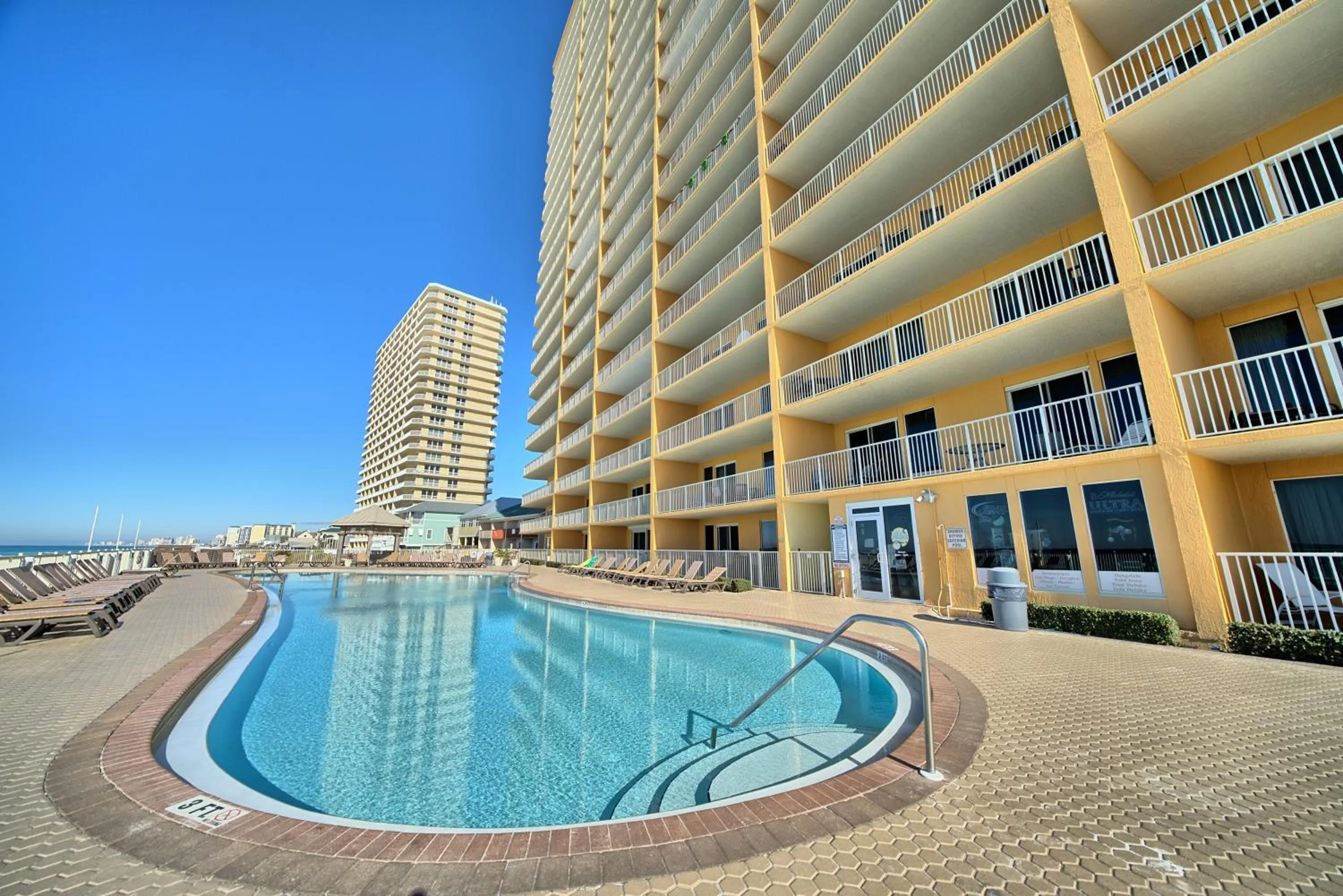 Swimming pool in Treasure Island 0209