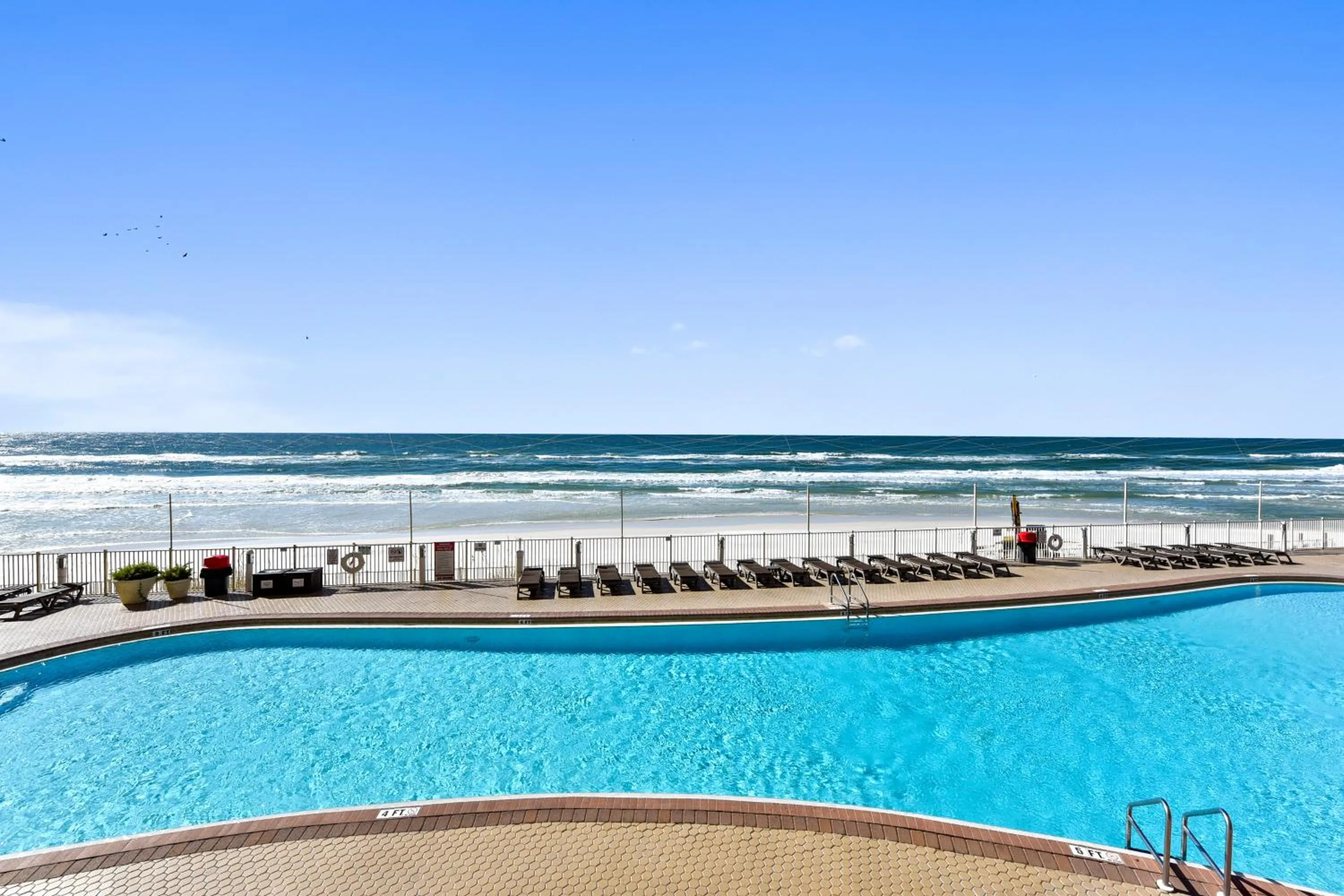 Swimming pool in Treasure Island 0209