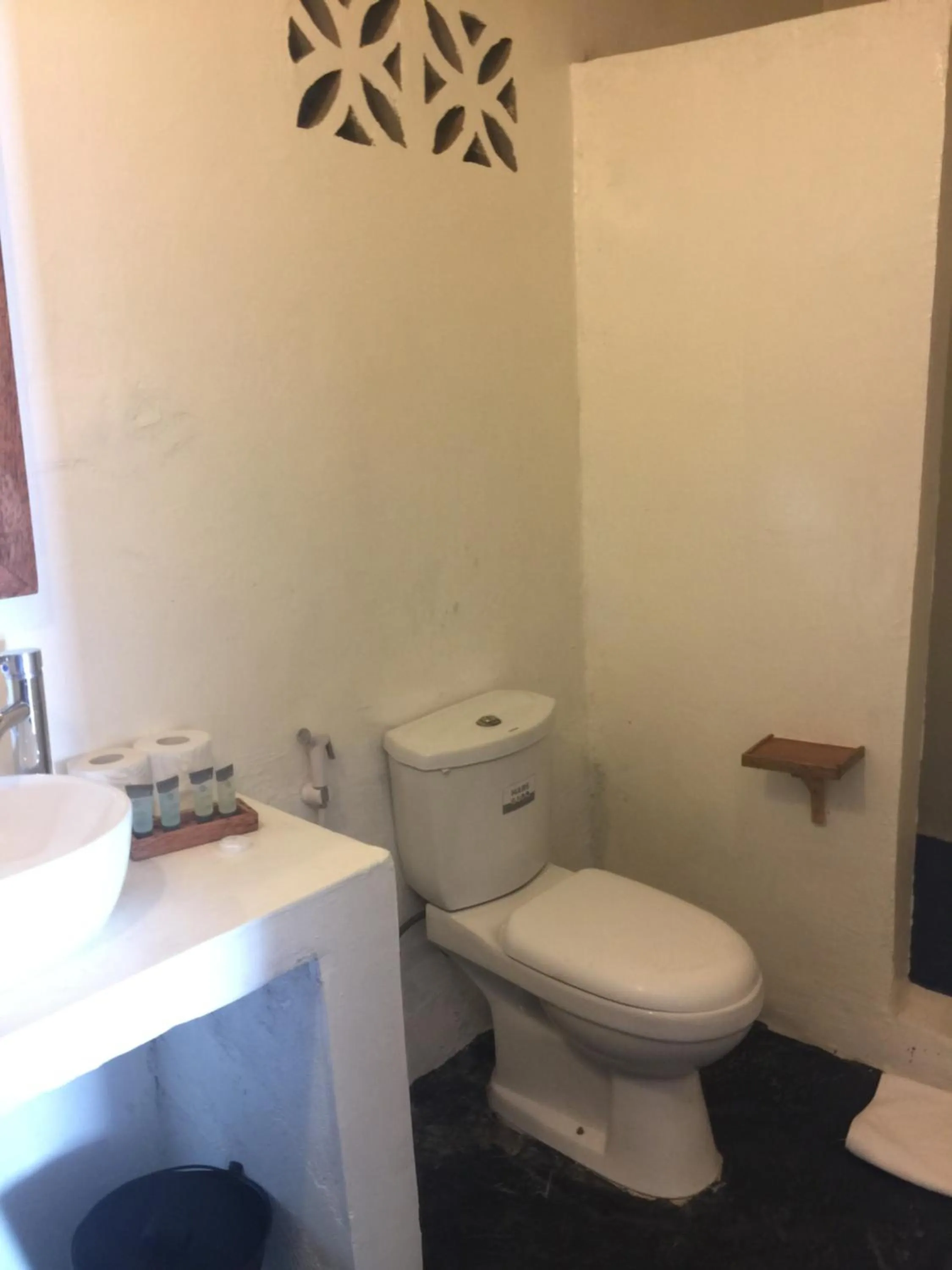 Toilet in Nungwi Getaway