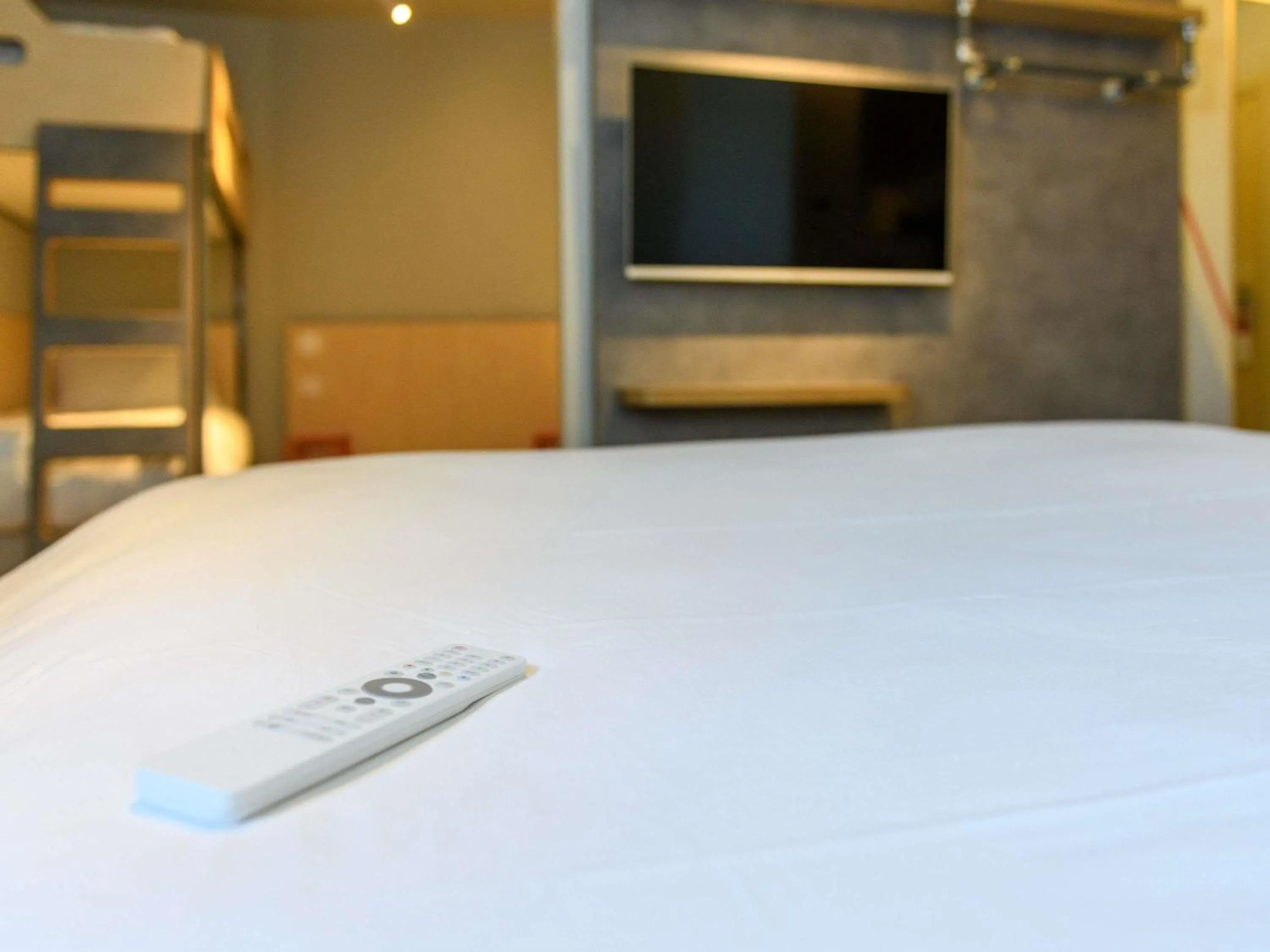 Bedroom, Bed in Ibis Budget La Rochelle Puilboreau