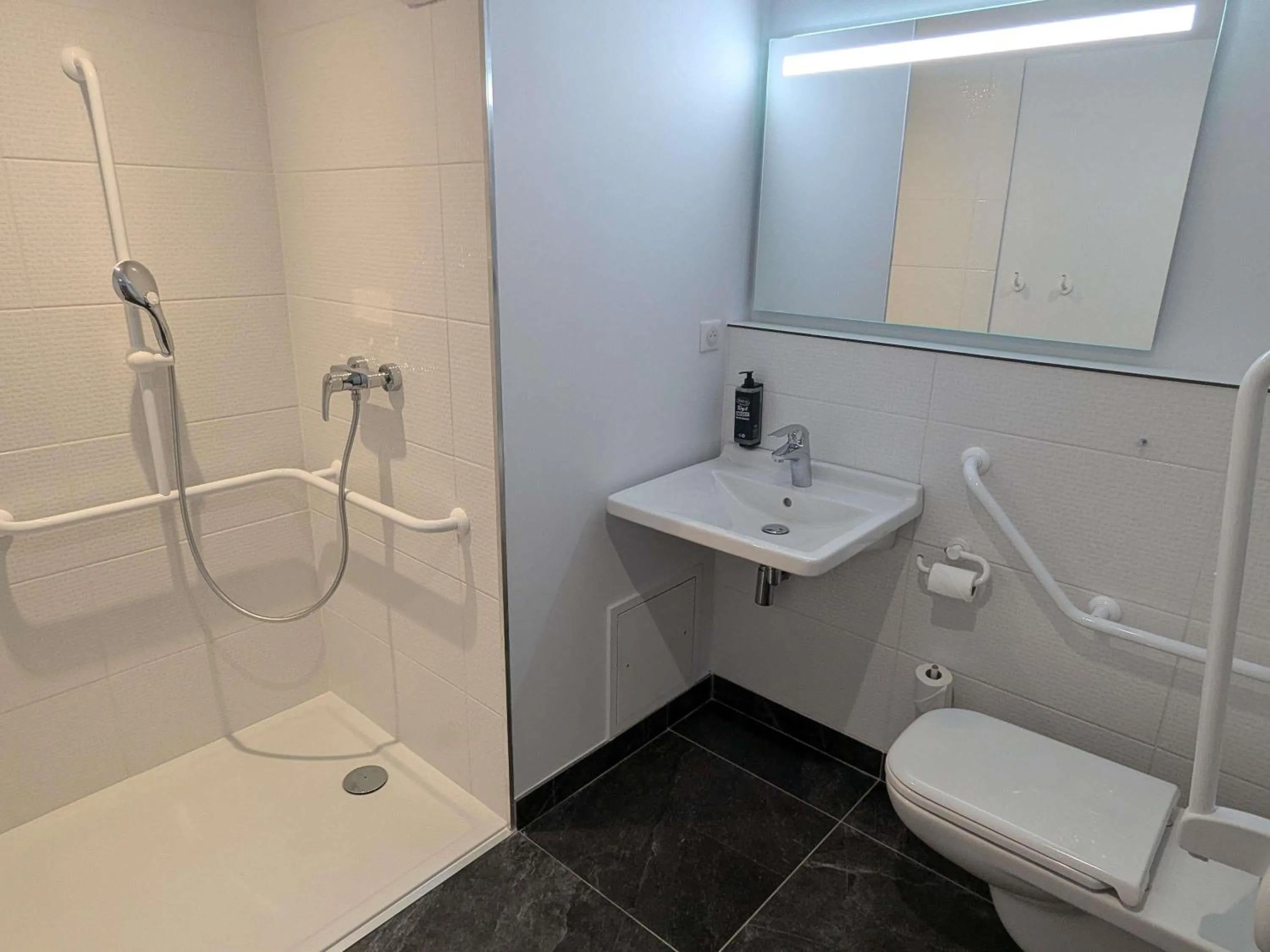 Bedroom in Ibis Budget La Rochelle Puilboreau