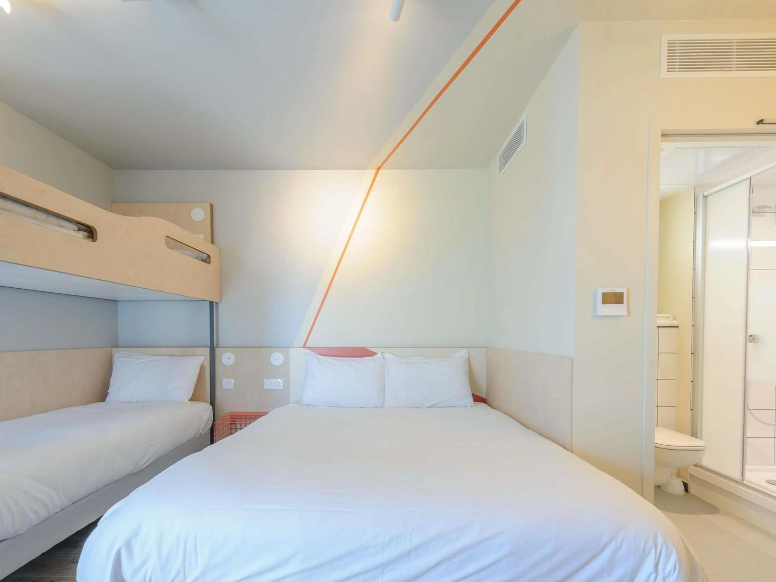 Bedroom, Bed in Ibis Budget La Rochelle Puilboreau