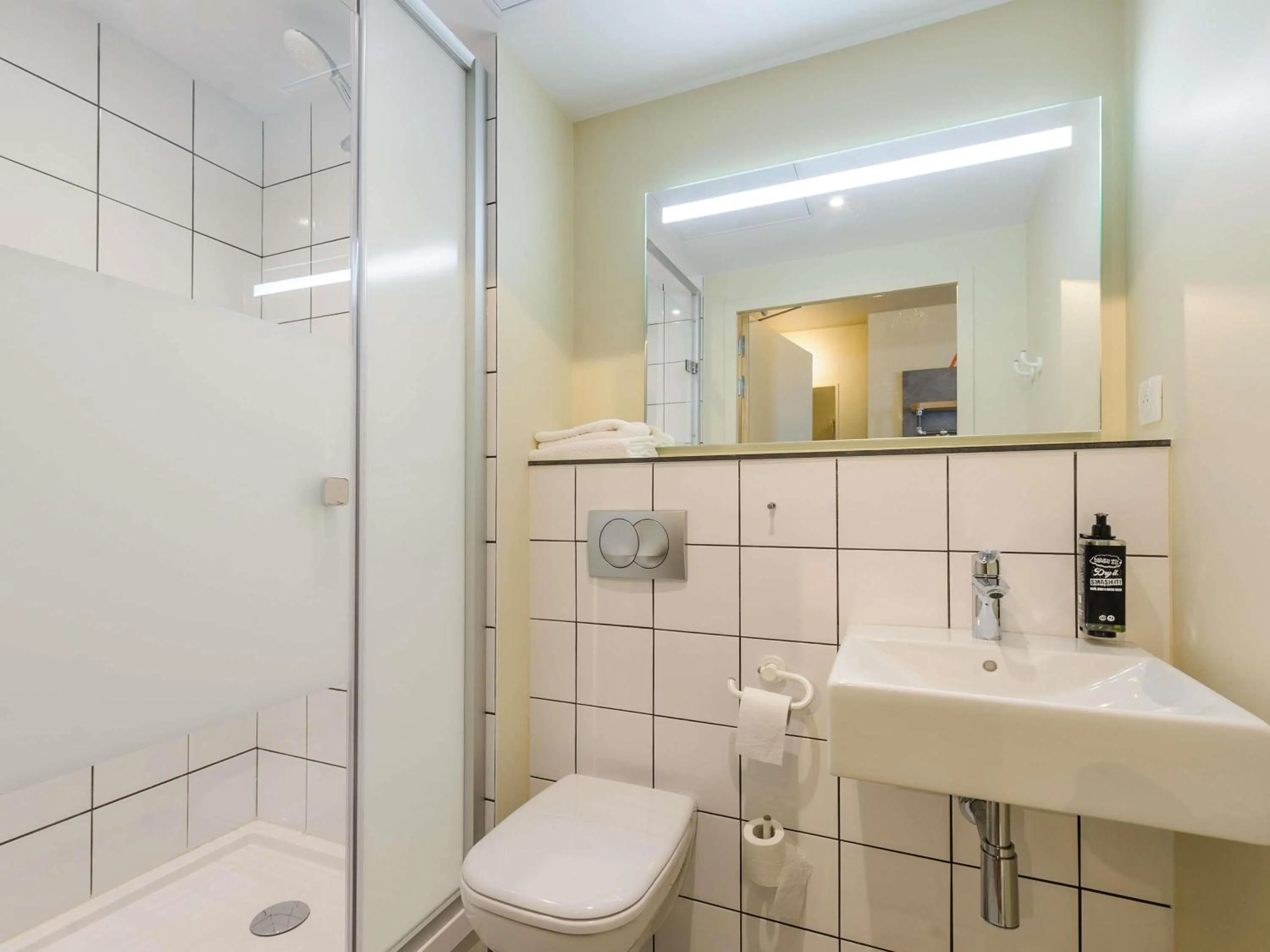 Bedroom in Ibis Budget La Rochelle Puilboreau