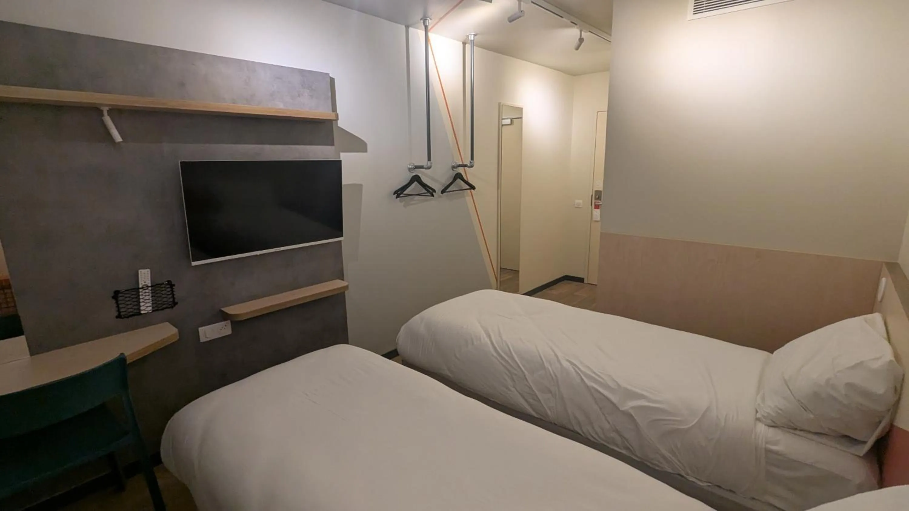 Bed in Ibis Budget La Rochelle Puilboreau