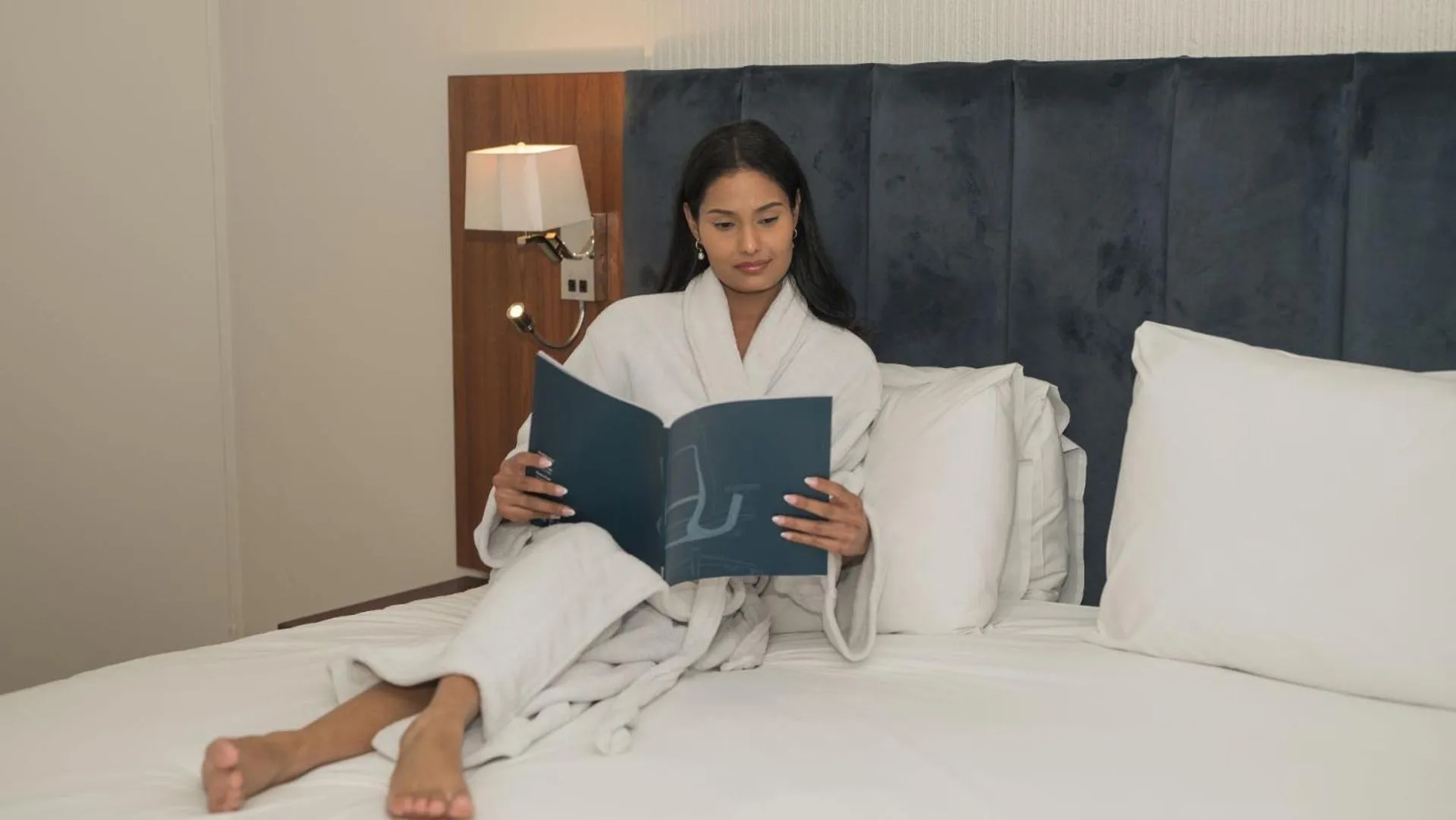 Bed in ANEW Hotel Hatfield Pretoria