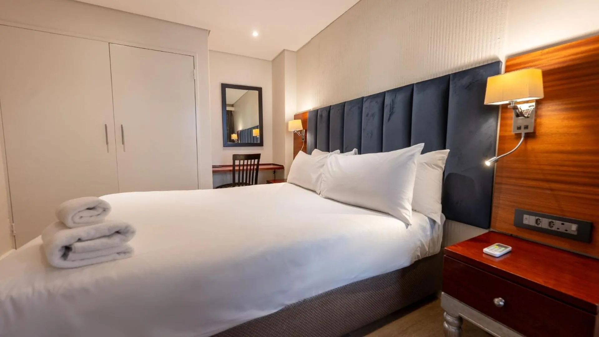 Bed in ANEW Hotel Hatfield Pretoria