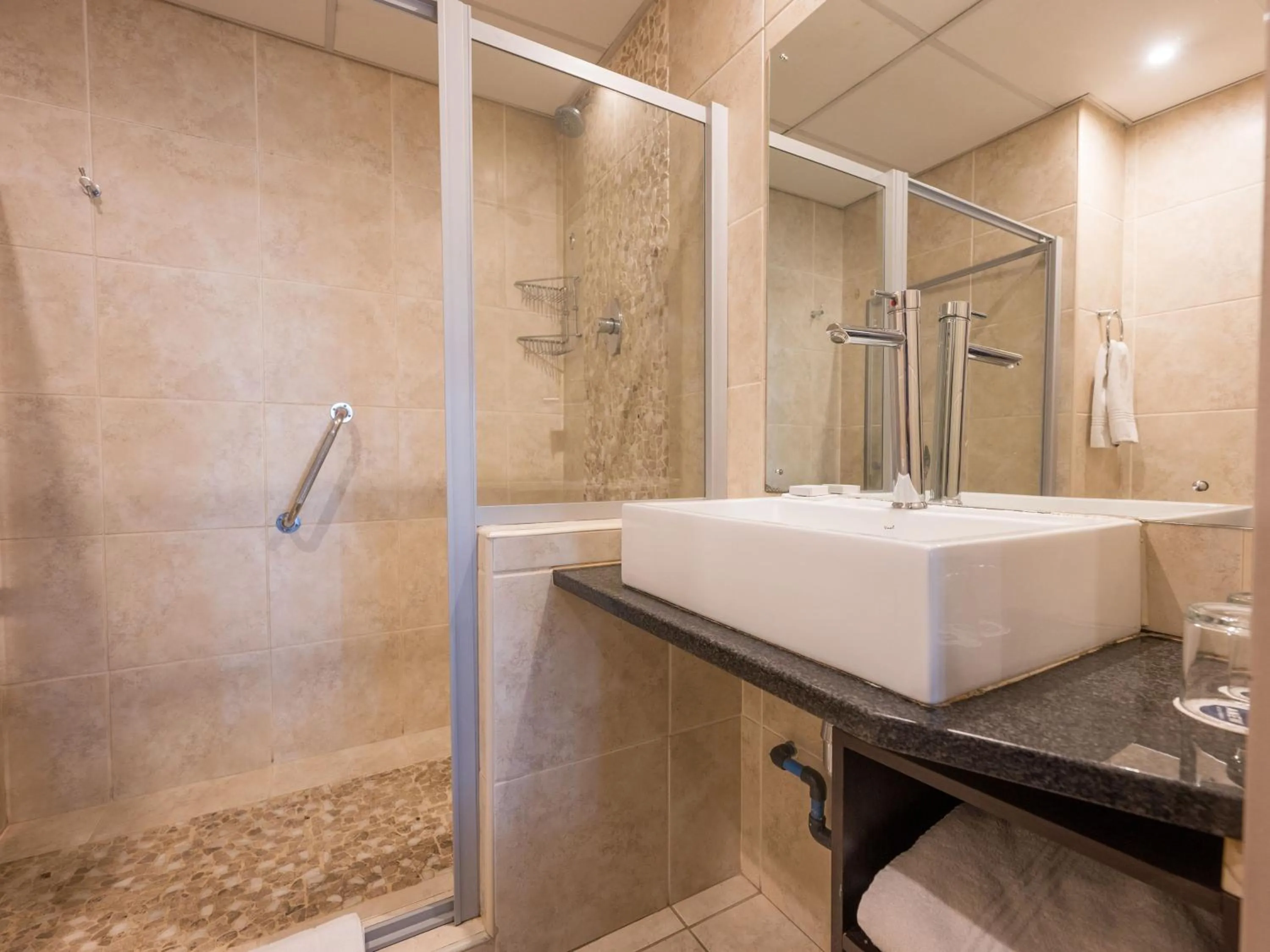 Shower in ANEW Hotel Hatfield Pretoria