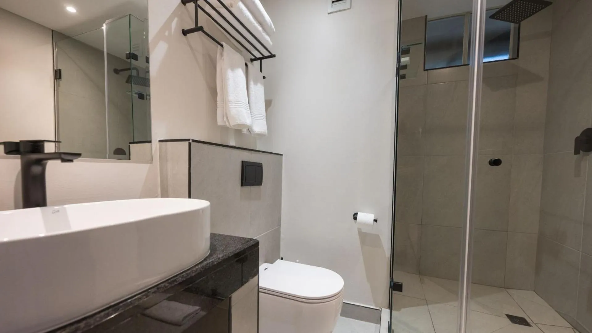 Shower in ANEW Hotel Hatfield Pretoria