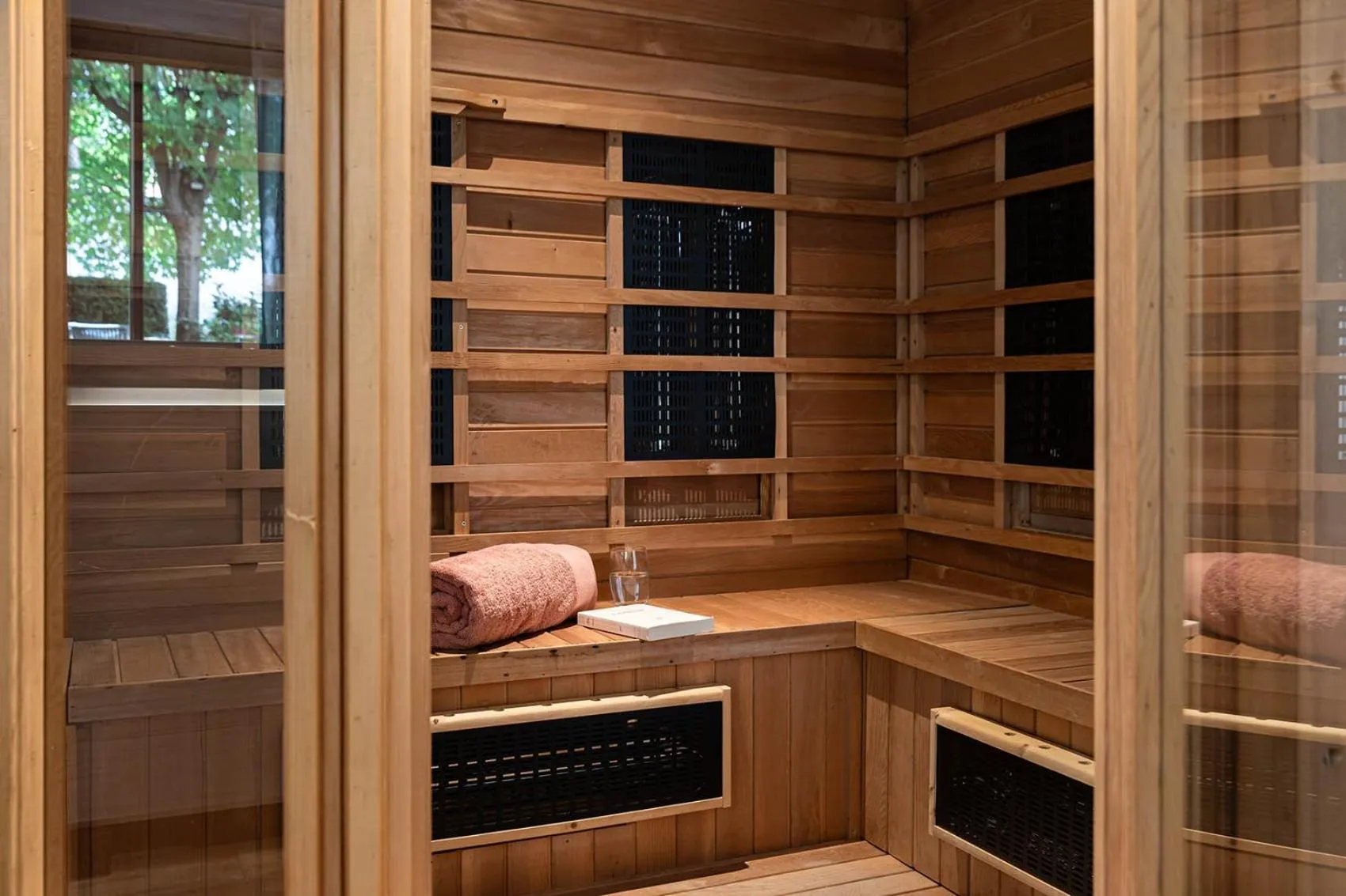 Hot Tub in The Originals City, Hôtel Bristol, Le Puy-en-Velay