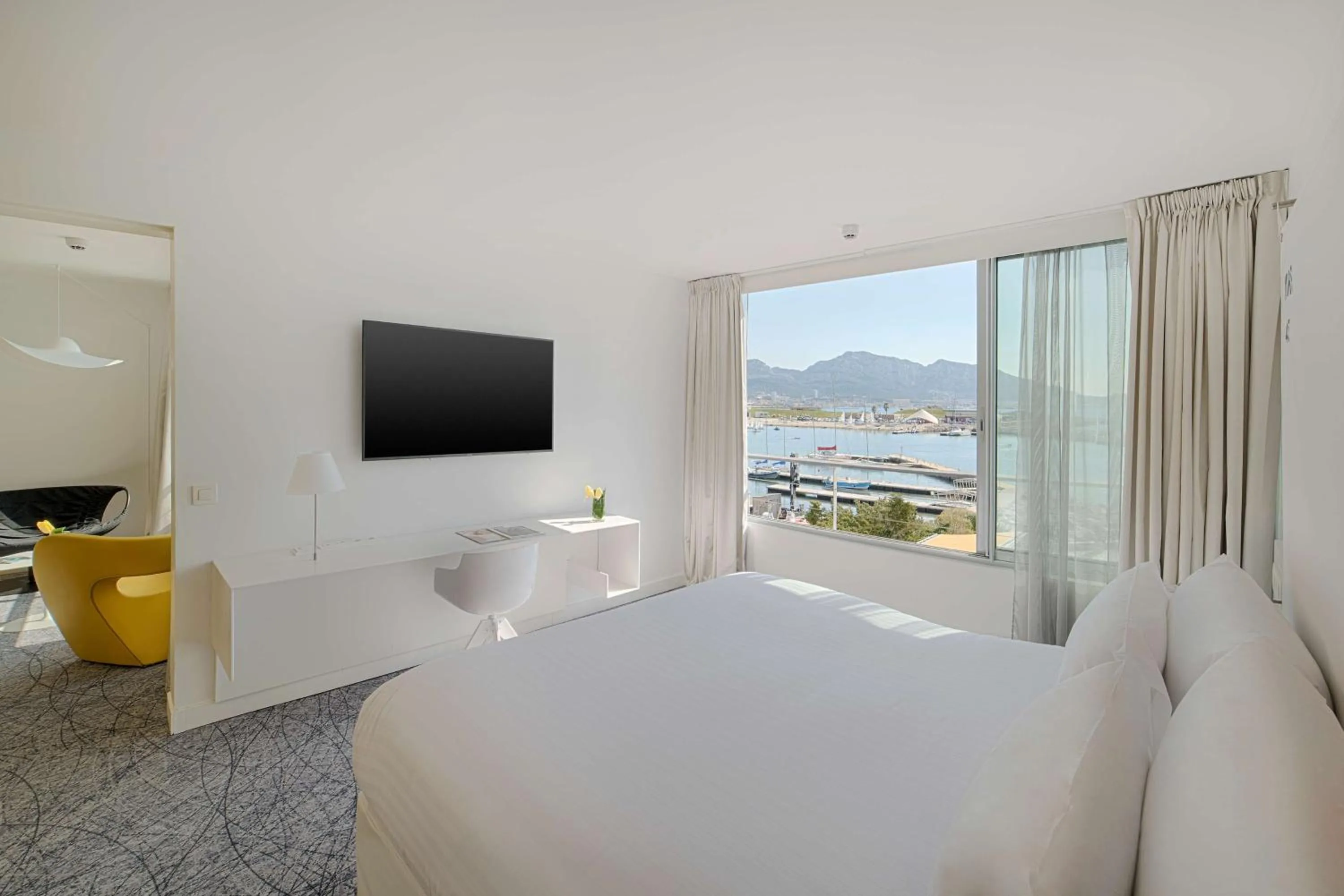 Bedroom, Bed in nhow Marseille