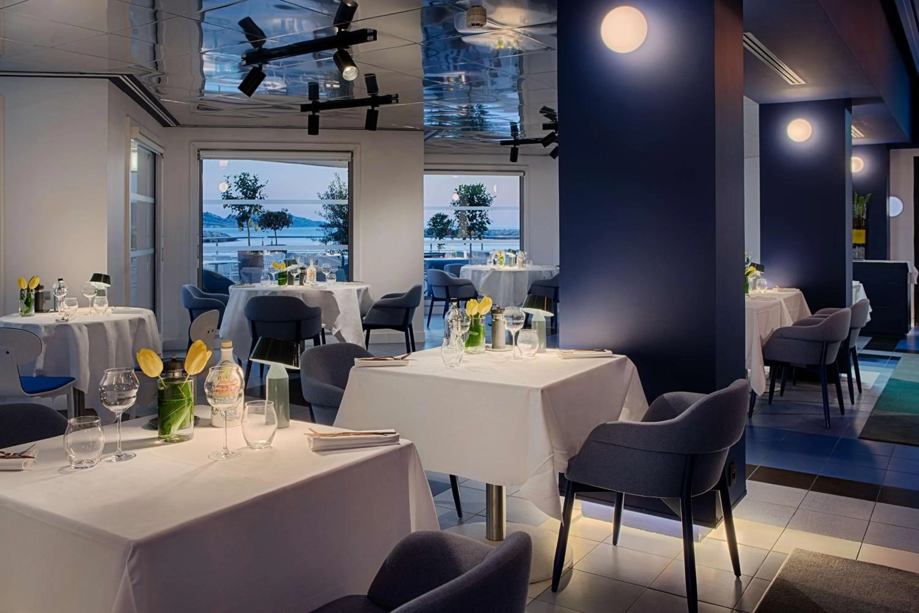 Restaurant/places to eat in nhow Marseille