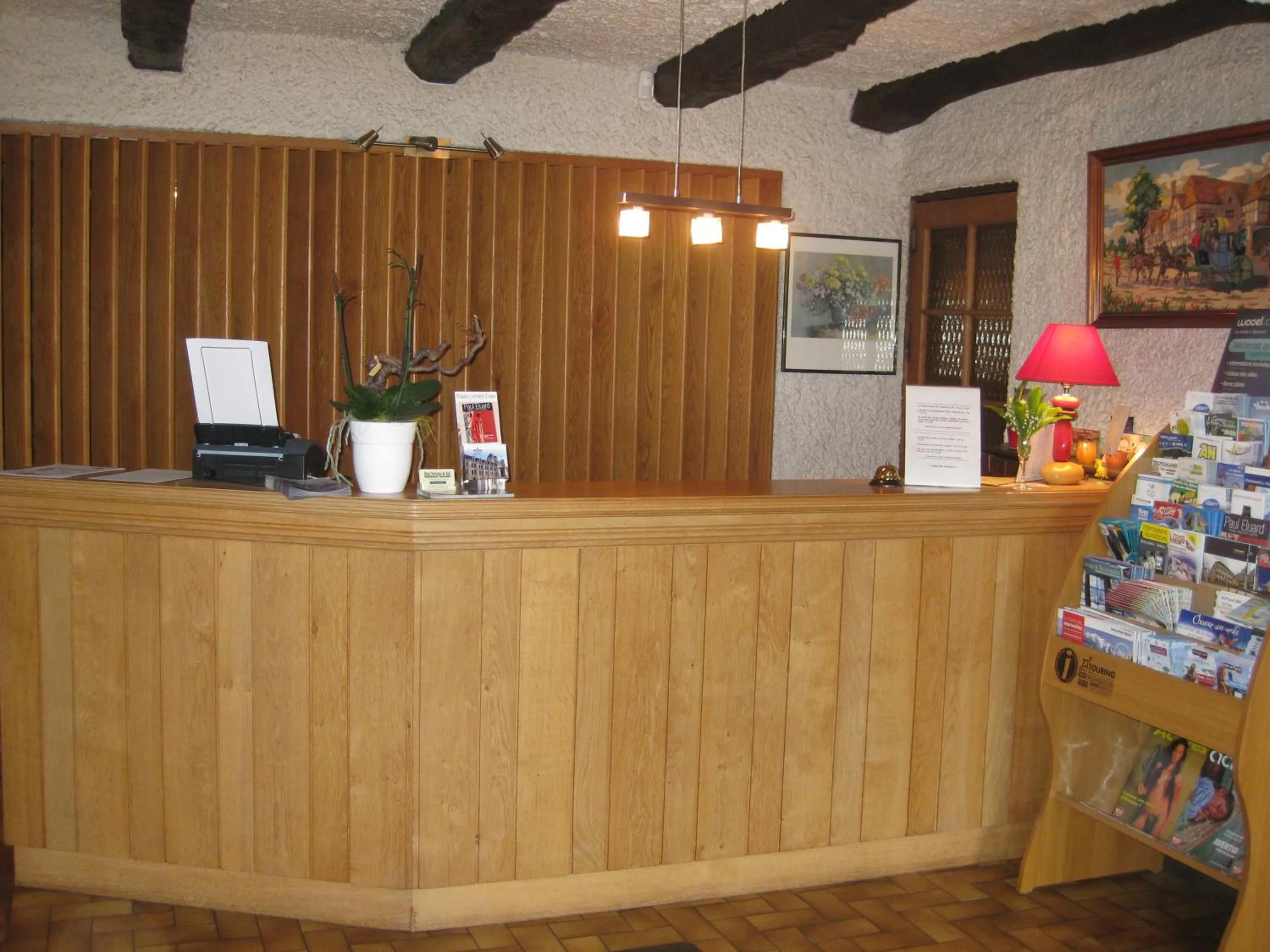 Lobby or reception in Hôtel Les Pavillons du Golf