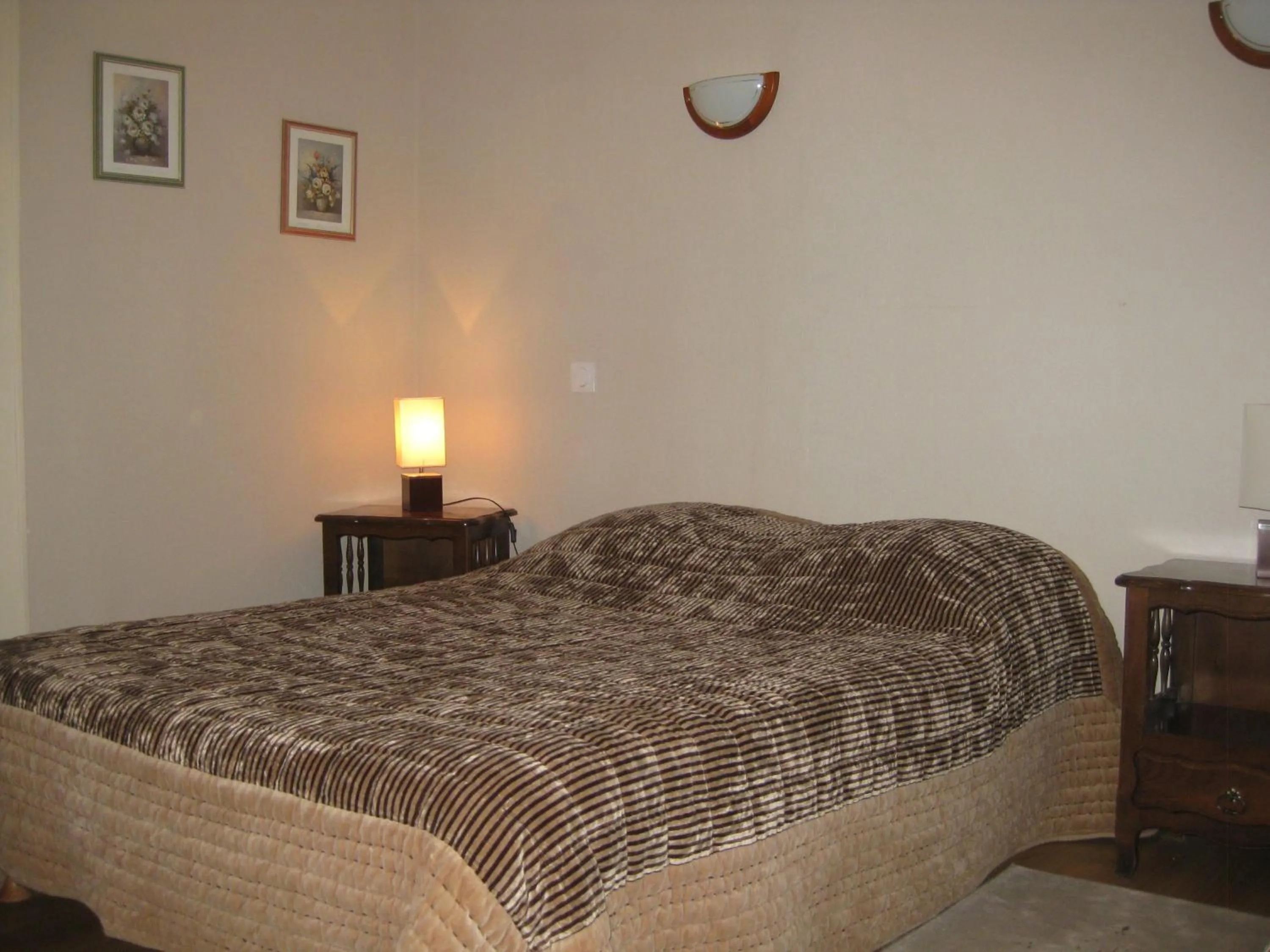 Bed in Hôtel Les Pavillons du Golf