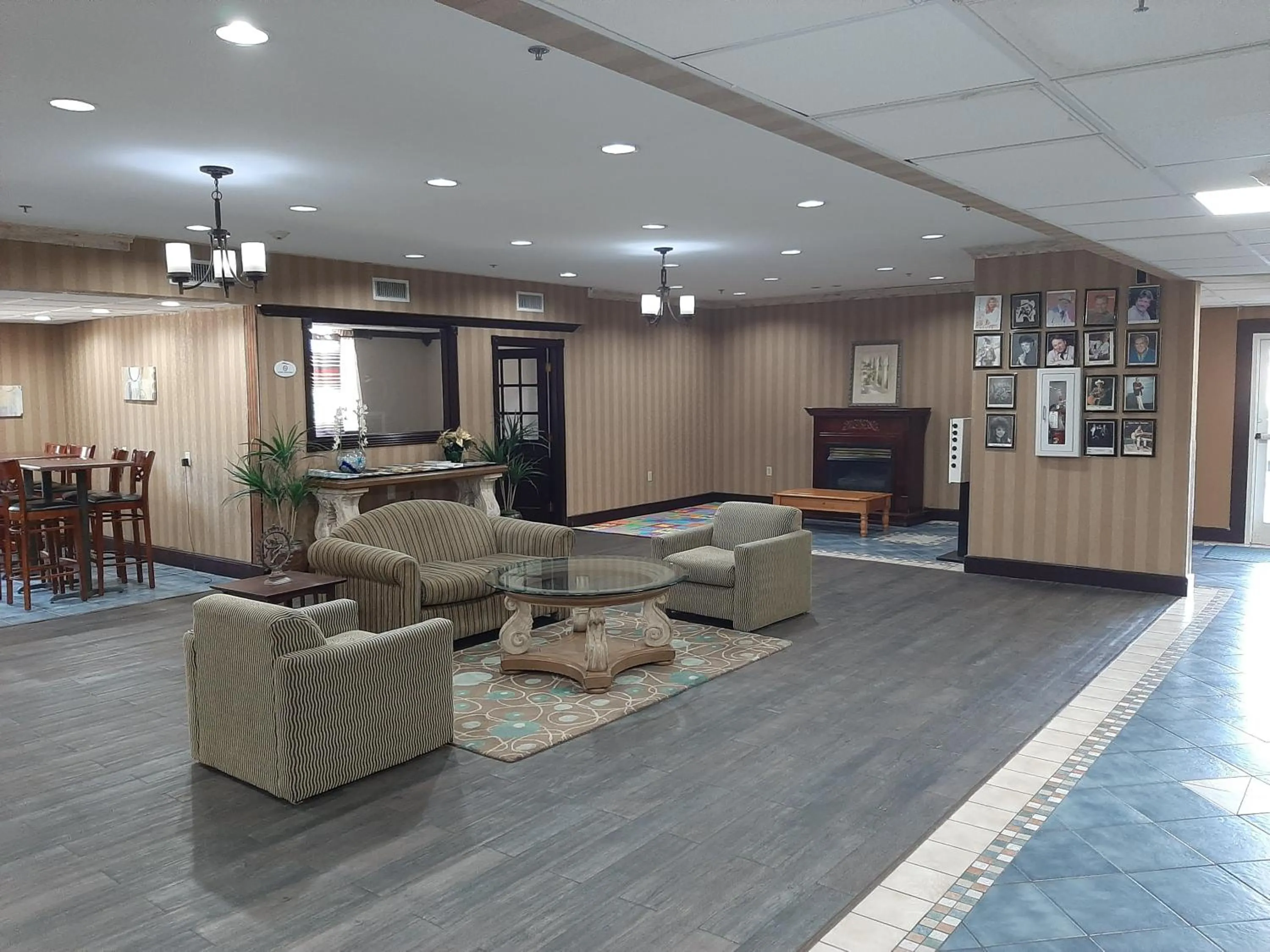 Communal lounge/ TV room in The Regal Hotel