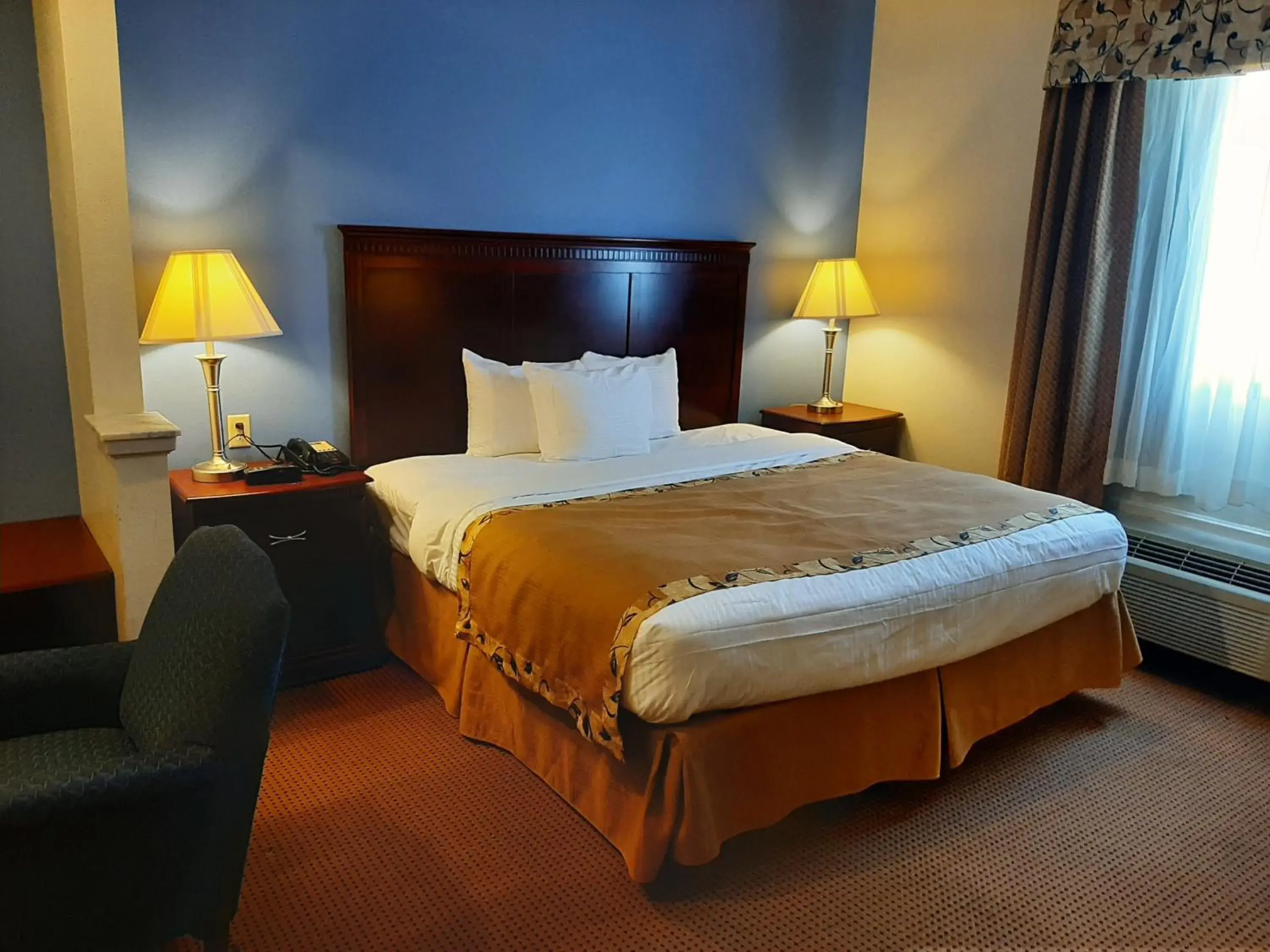 King Suite - single occupancy - Disability Access in The Regal Hotel King Suite - single occupancy - Disability Access in The Regal Hotel