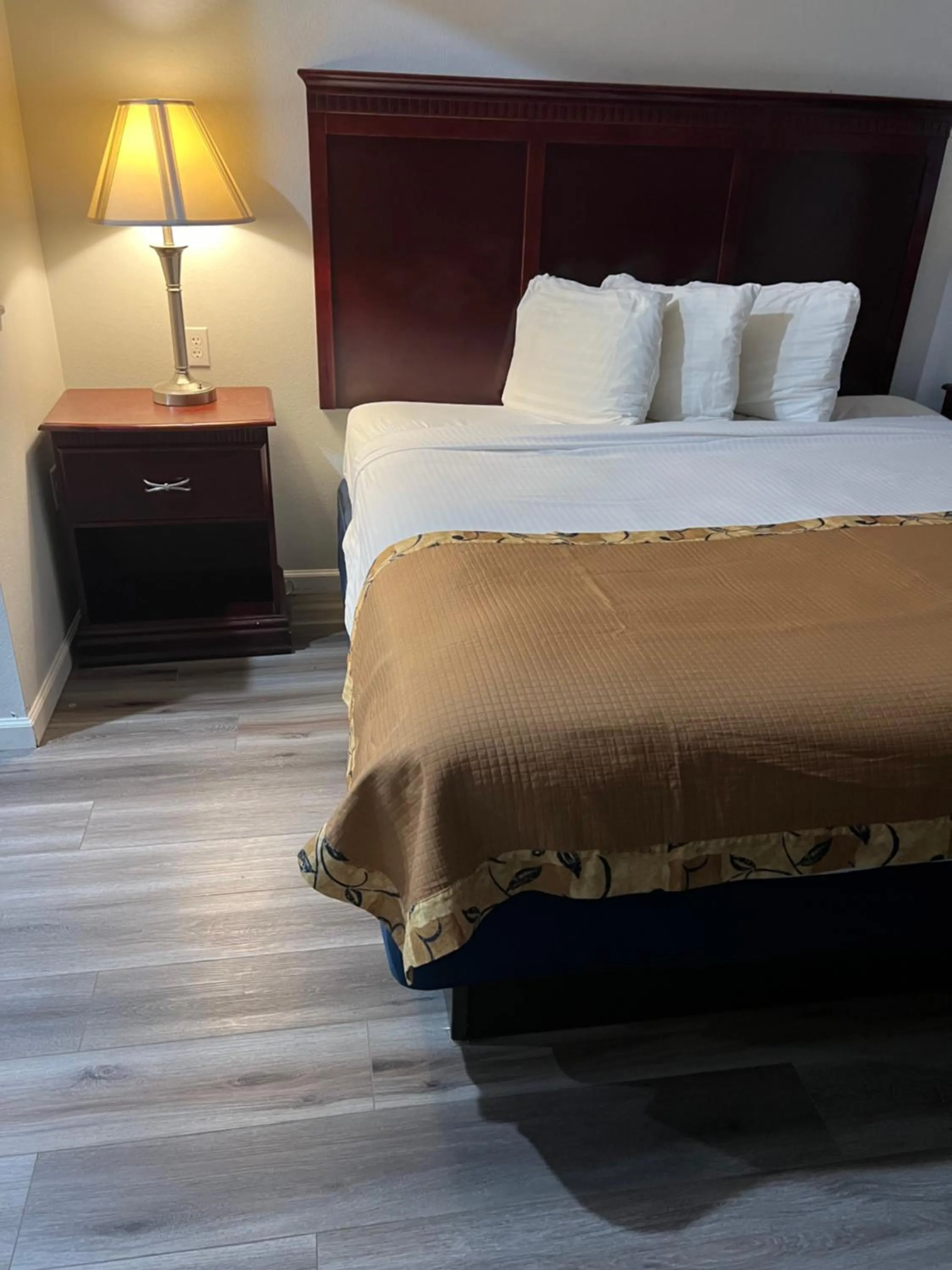 Bed in The Regal Hotel