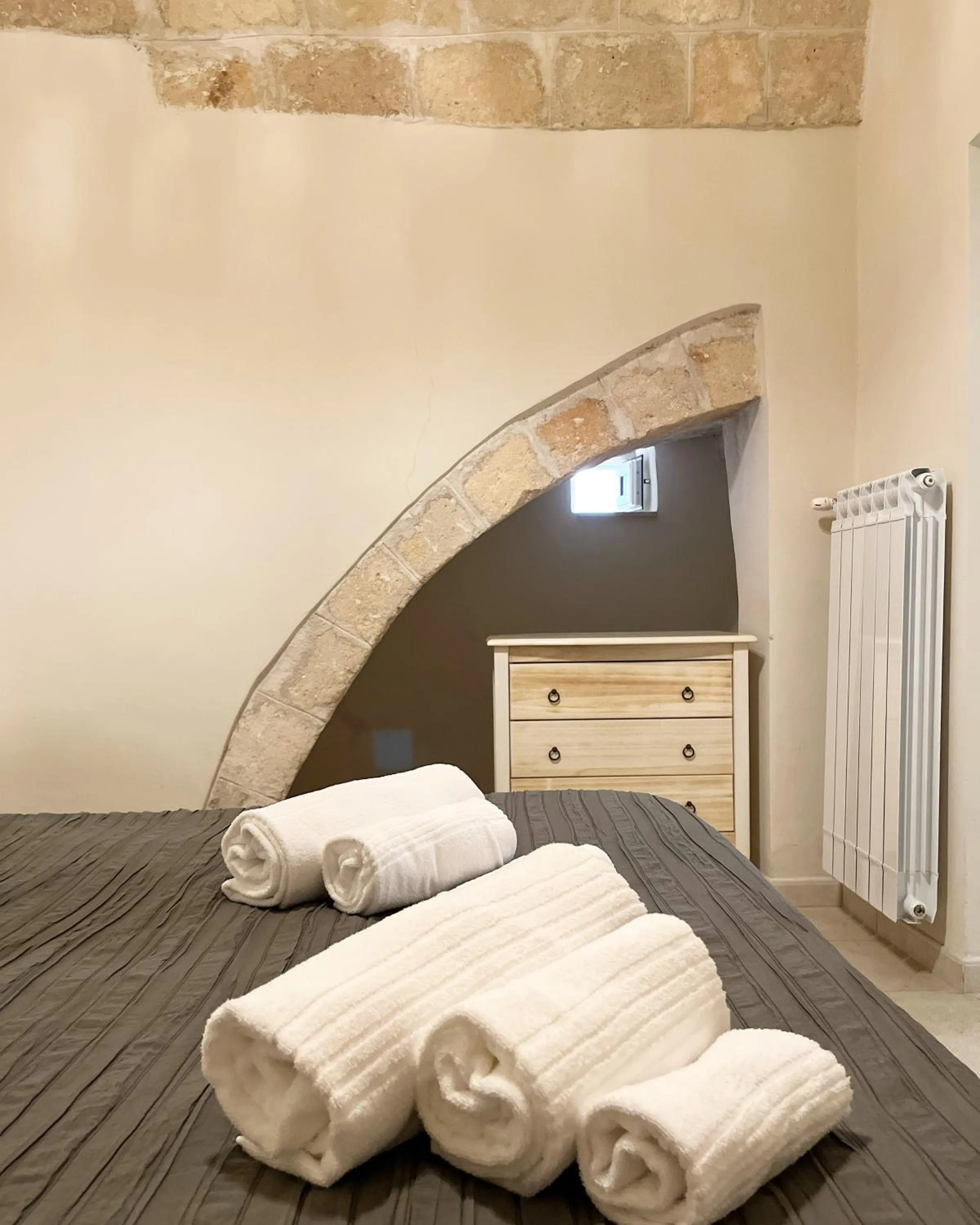 Bedroom, Bed in Donna Nina