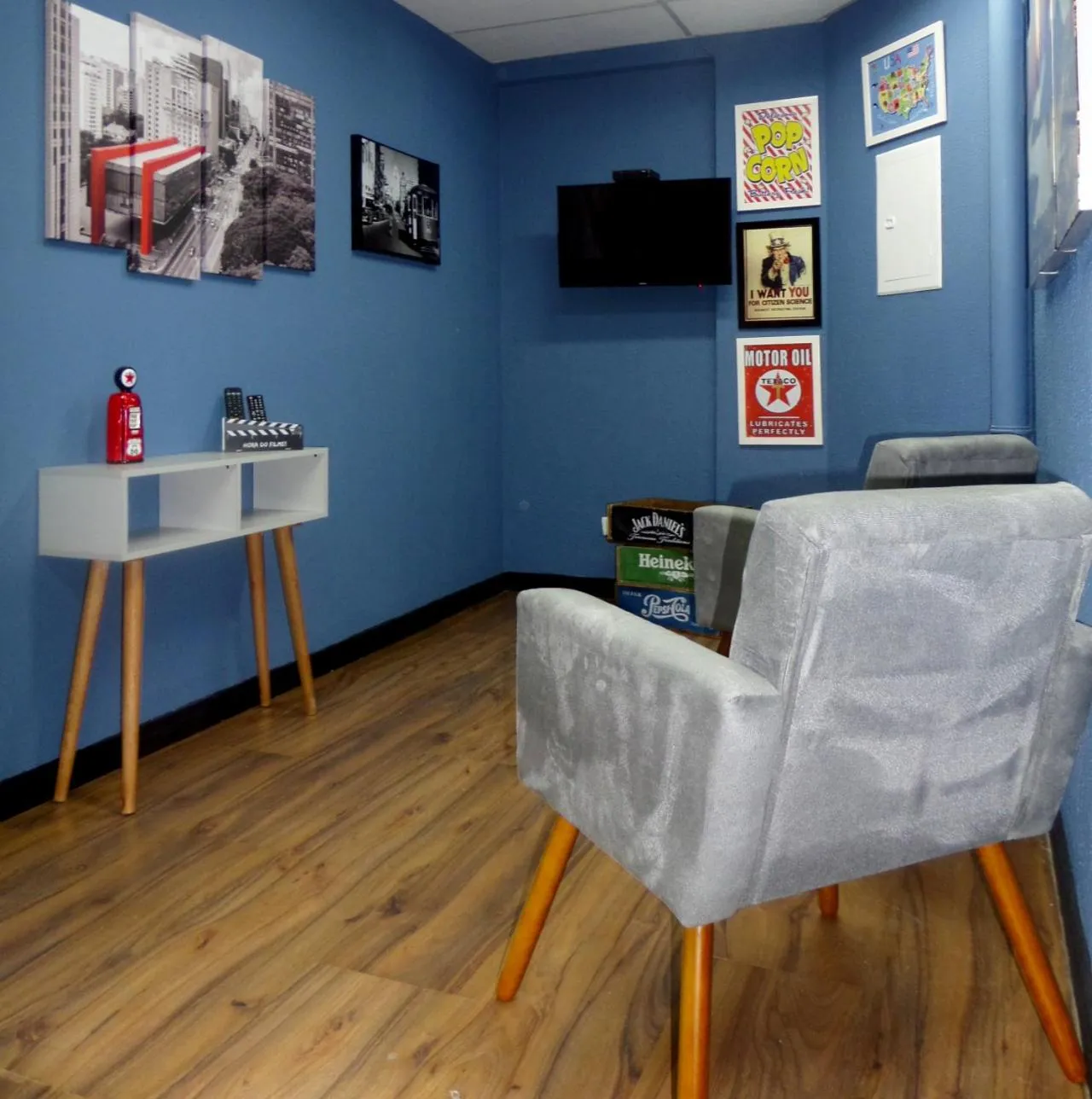 Communal lounge/ TV room in Visto Hostel