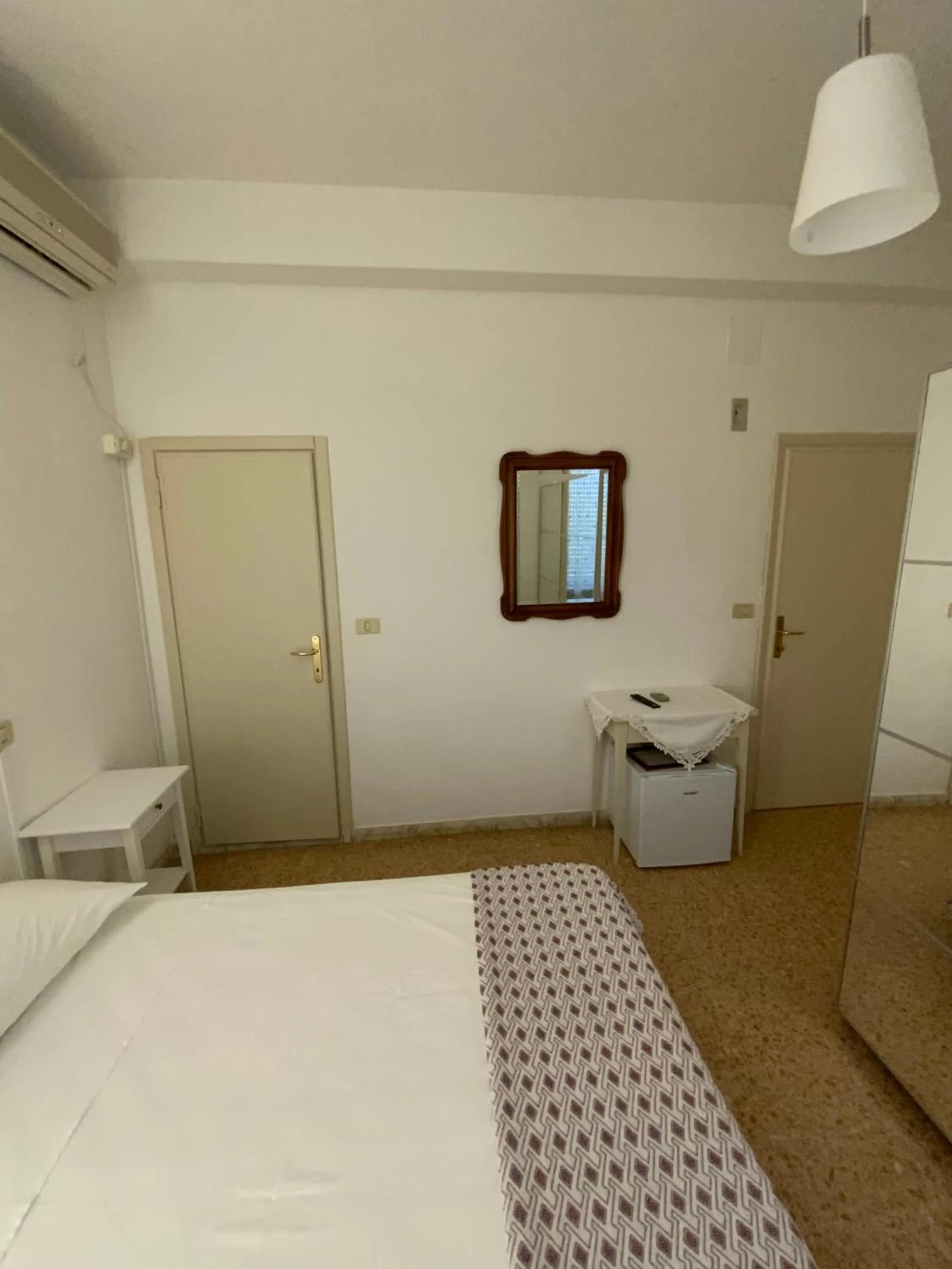 Bed in Hotel Naviglio