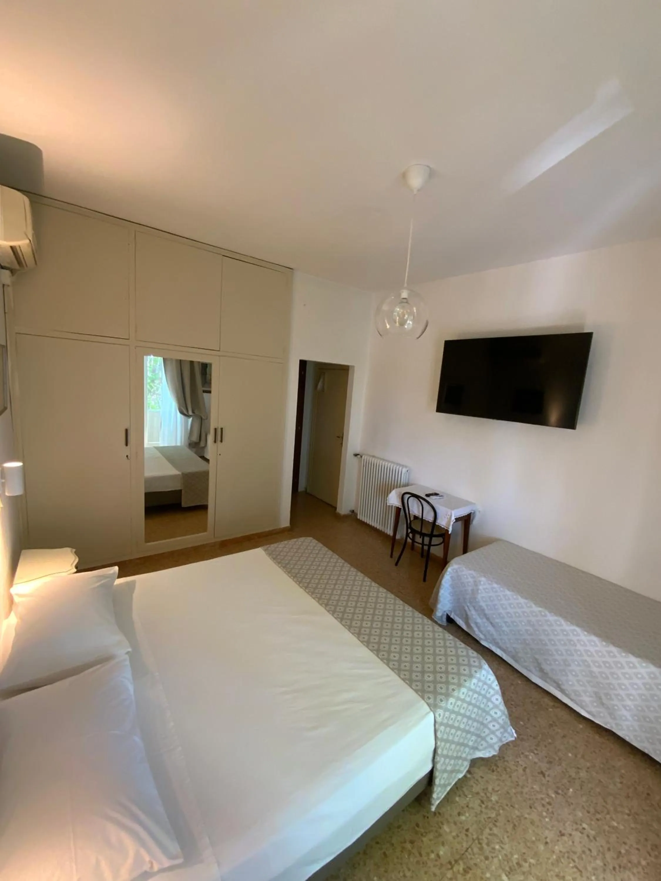 Bed in Hotel Naviglio