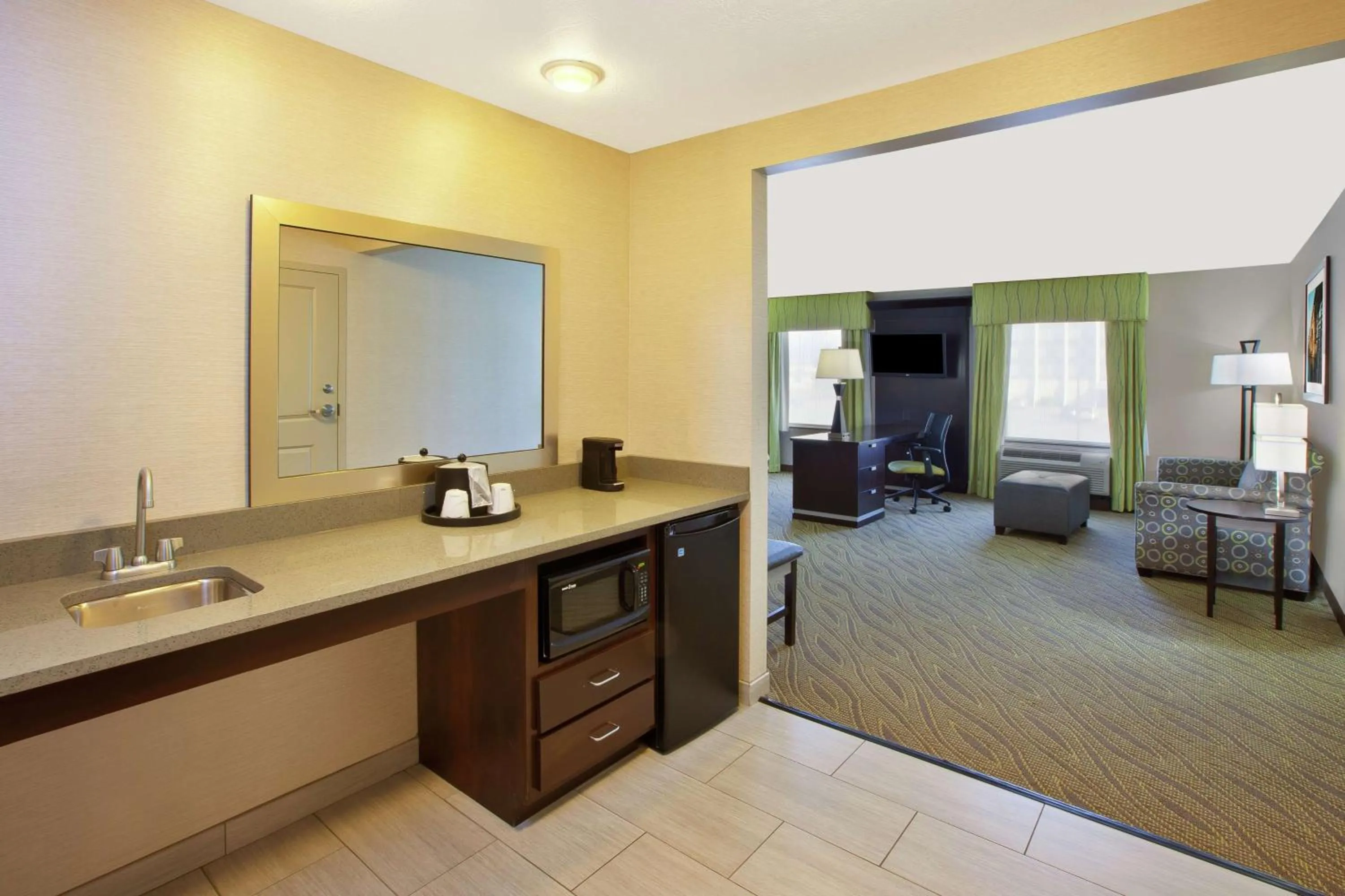 Bedroom in Hampton Inn & Suites - Elyria