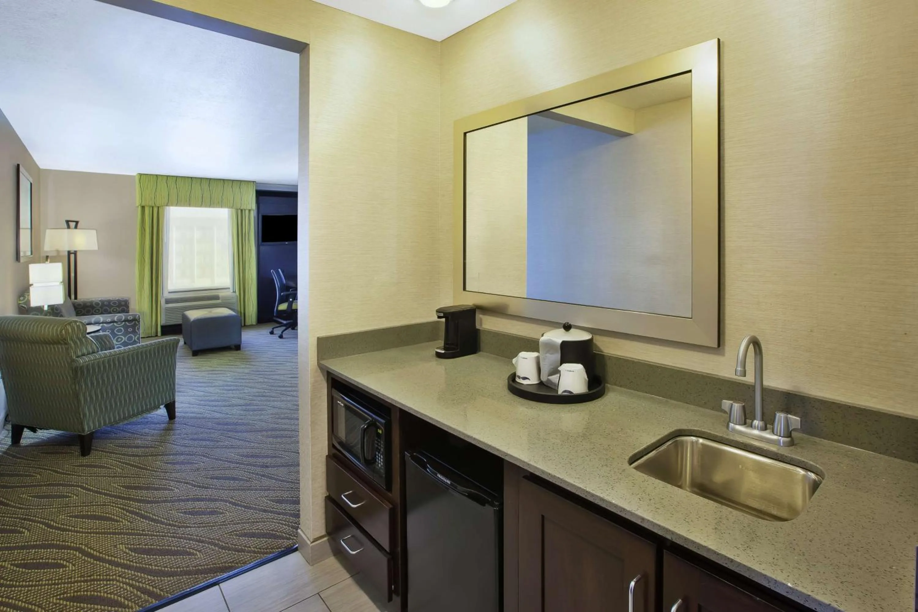 Bedroom in Hampton Inn & Suites - Elyria