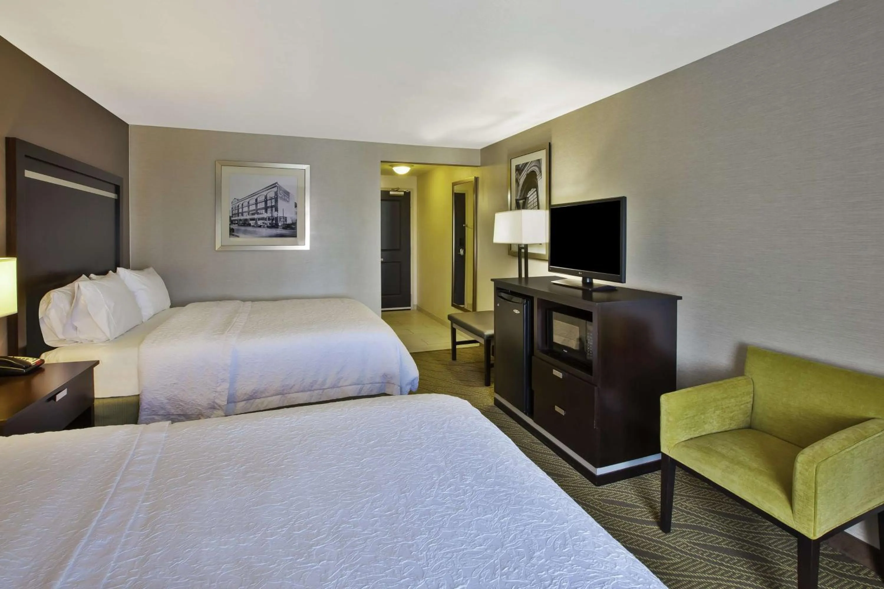 Bedroom, Bed in Hampton Inn & Suites - Elyria