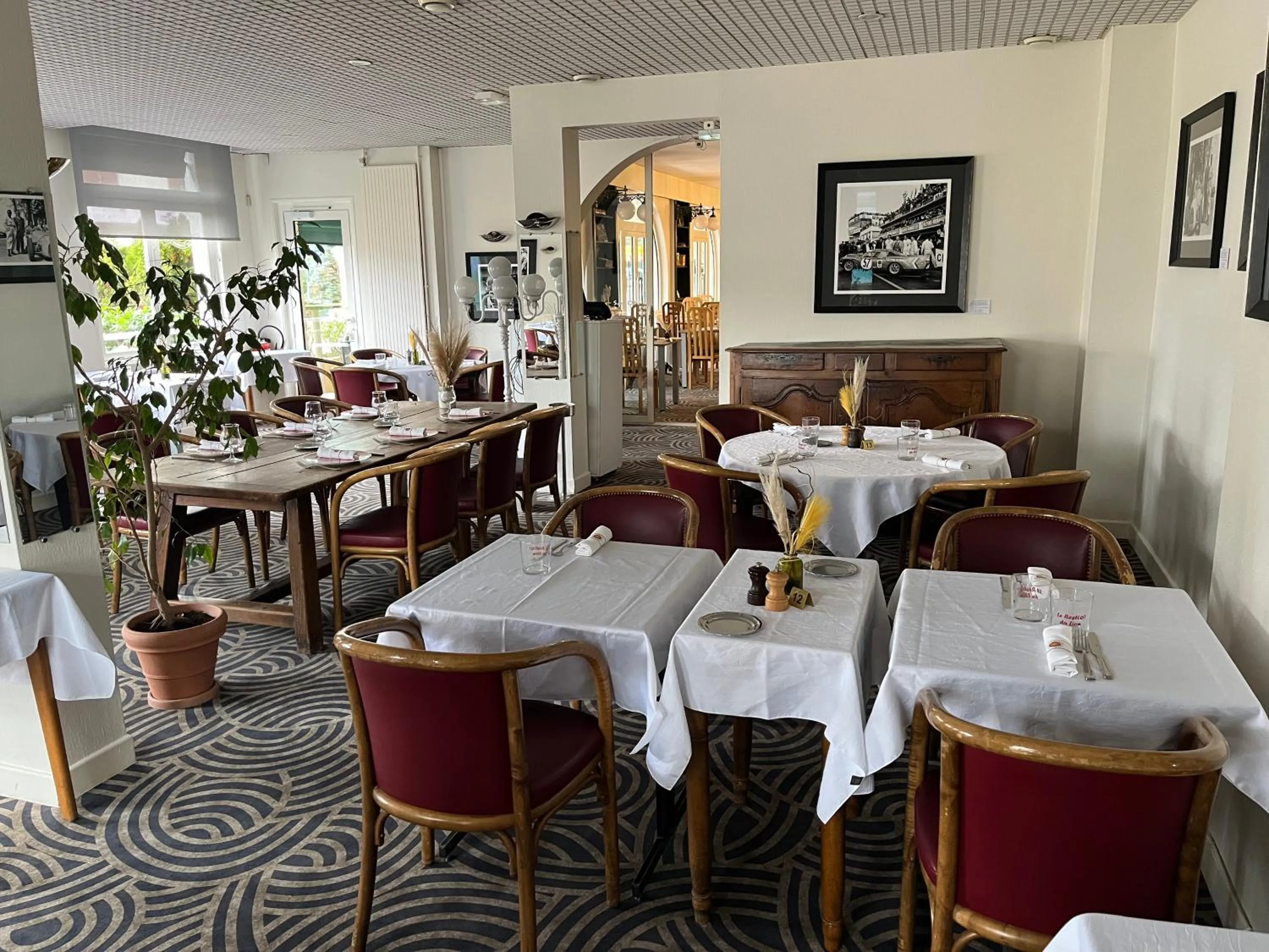 Restaurant/places to eat in Logis Hôtel Restaurant Du Lion D'argent Et Des Tanneries