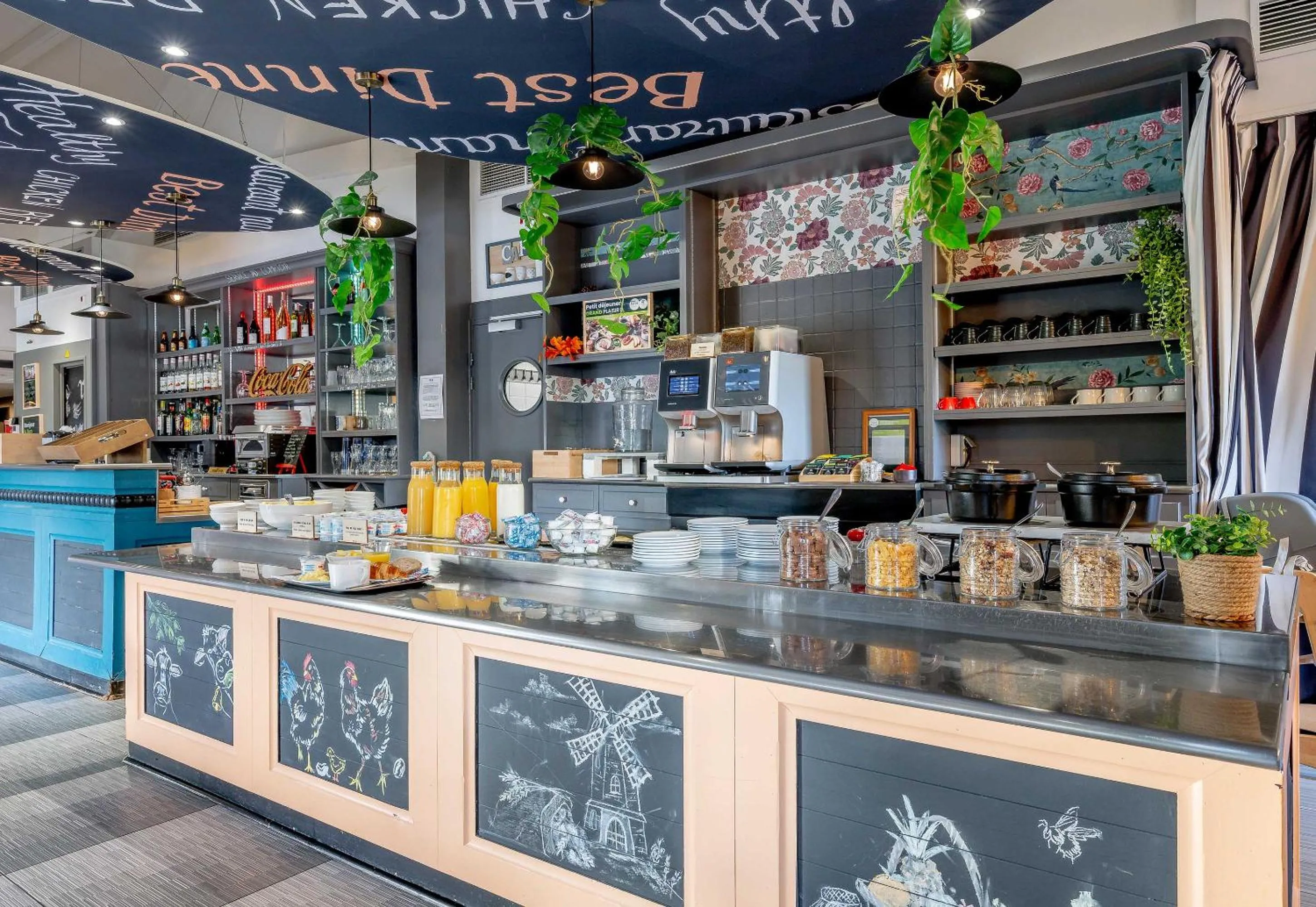 Food and drinks in B&B HOTEL Bordeaux Mérignac Cadera Aéroport