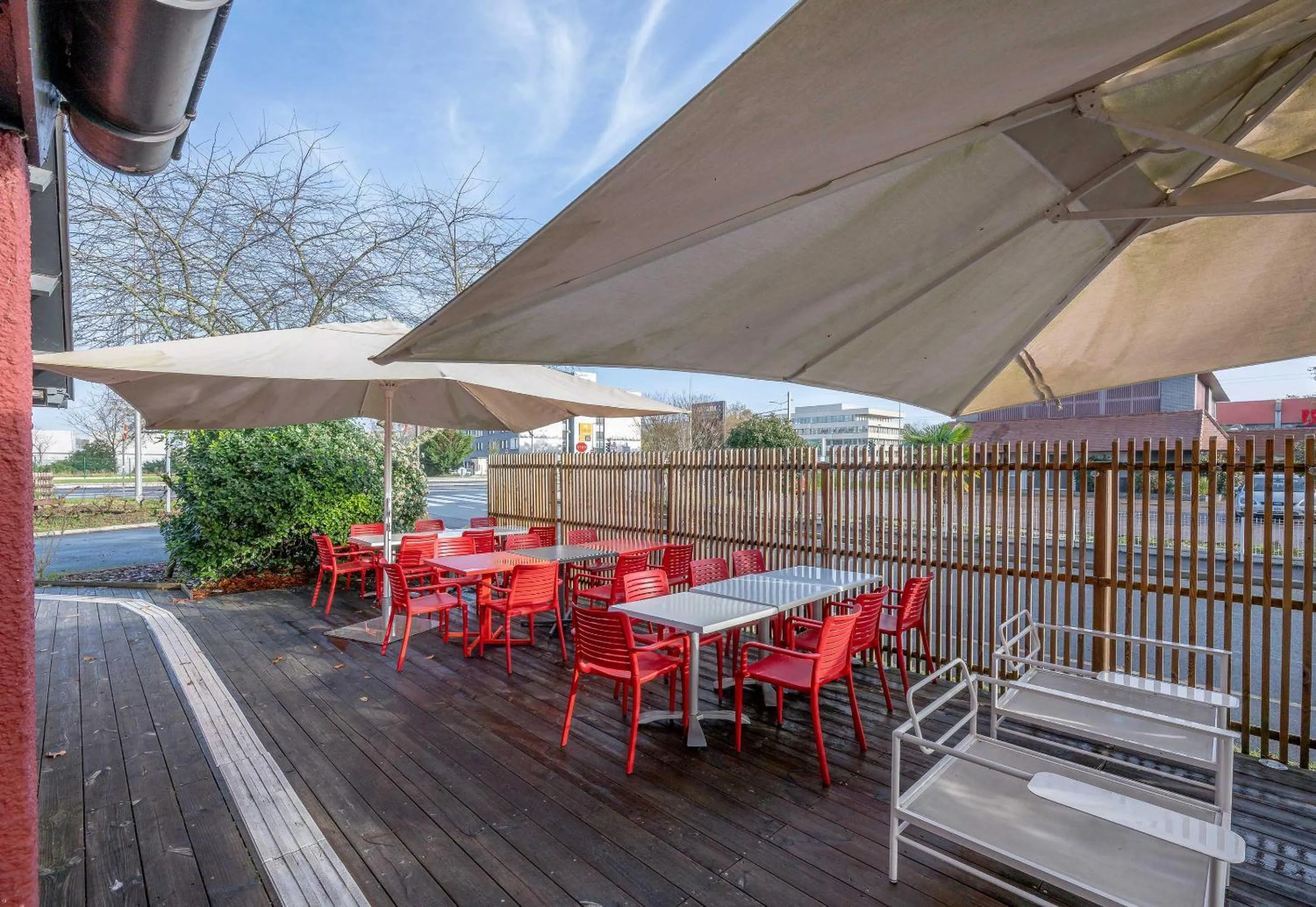 Patio in B&B HOTEL Bordeaux Mérignac Cadera Aéroport