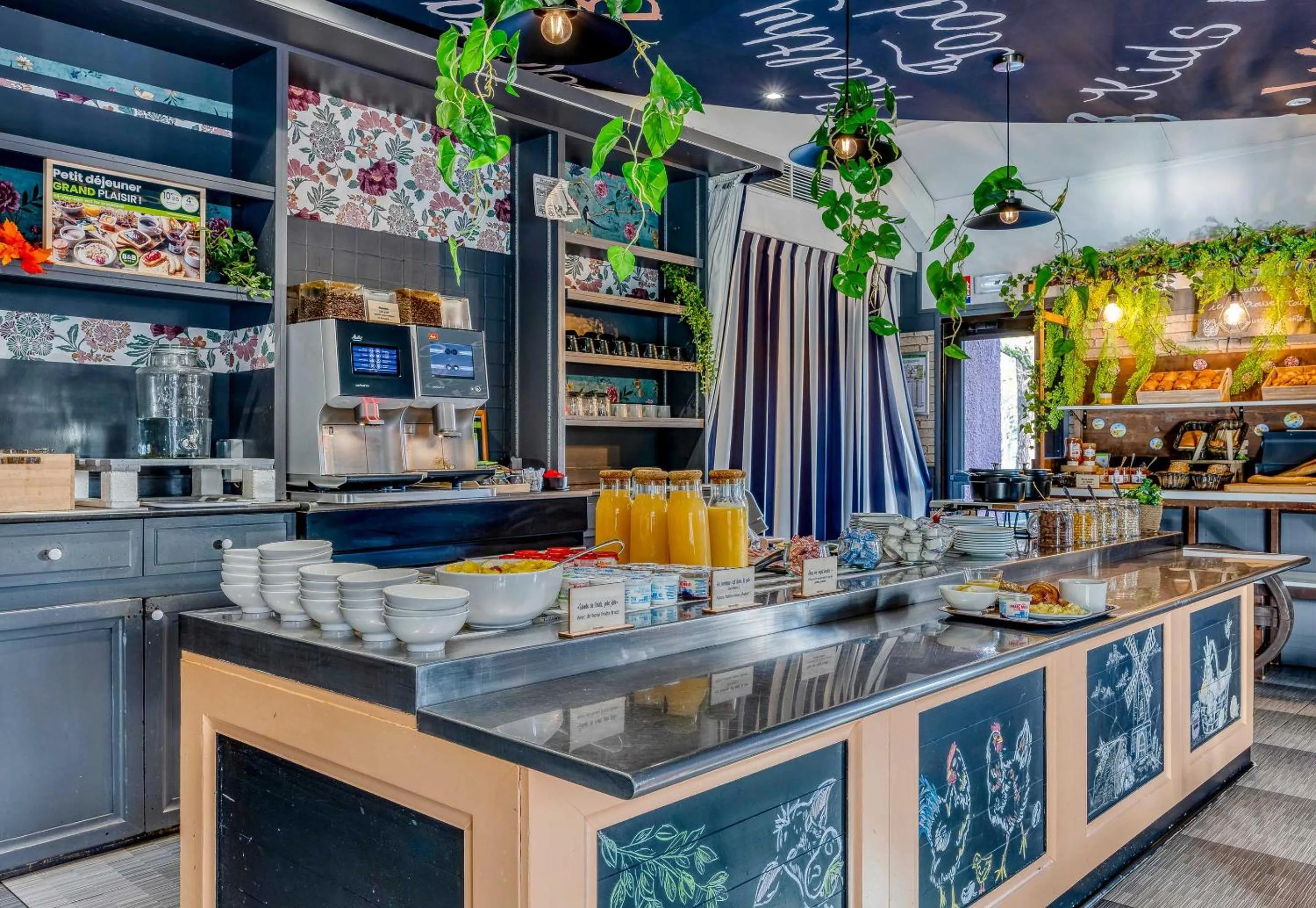 Food and drinks in B&B HOTEL Bordeaux Mérignac Cadera Aéroport