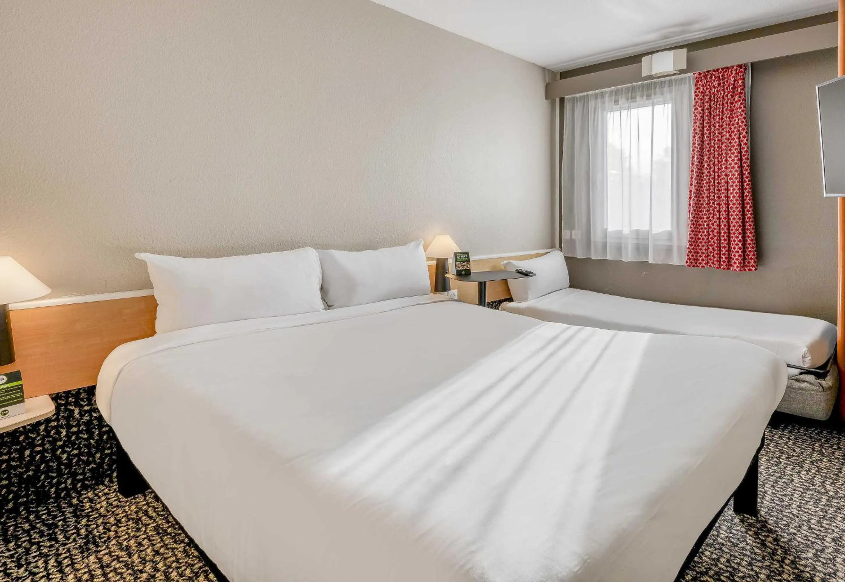 Bed in B&B HOTEL Bordeaux Mérignac Cadera Aéroport