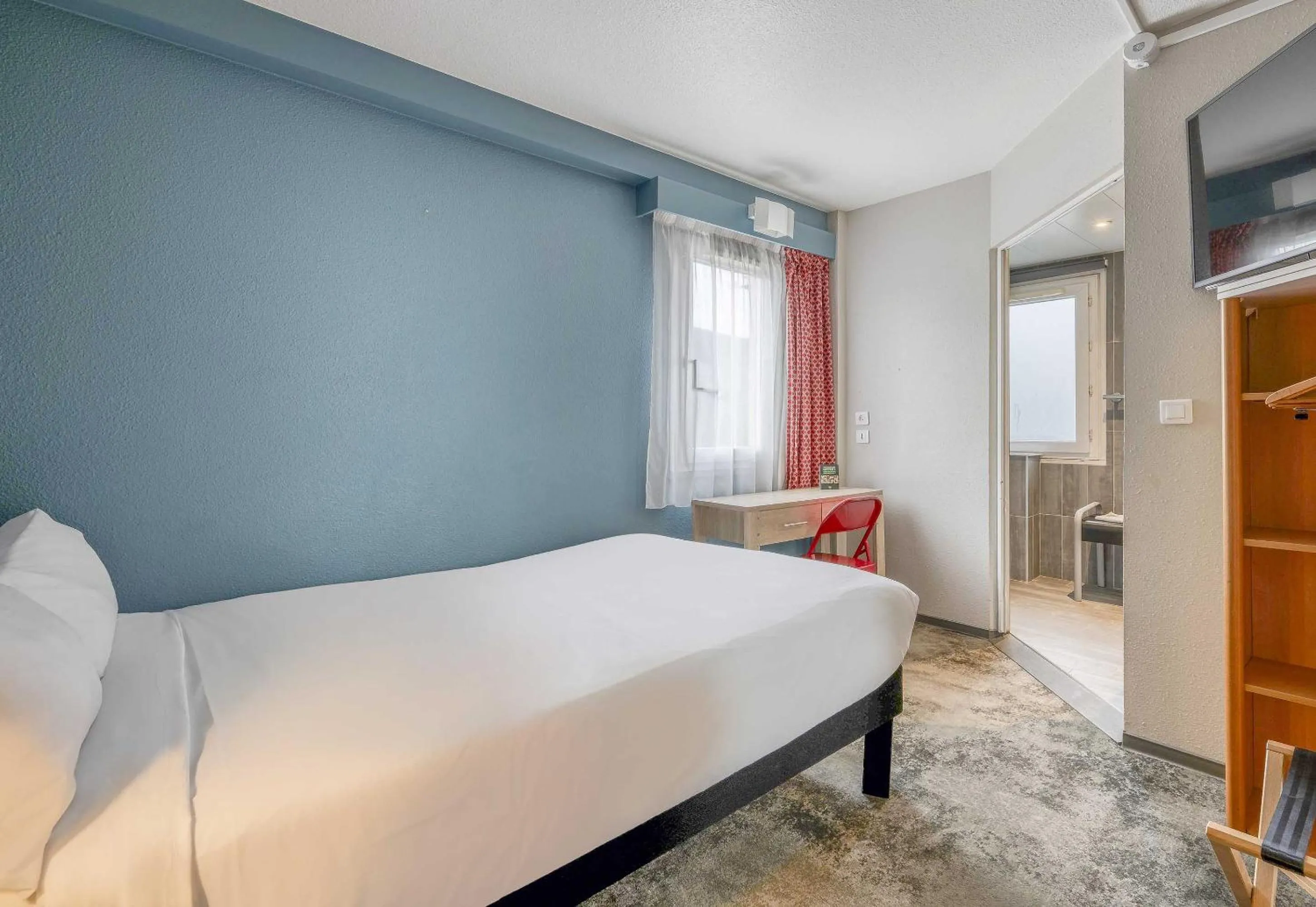 Bed in B&B HOTEL Bordeaux Mérignac Cadera Aéroport