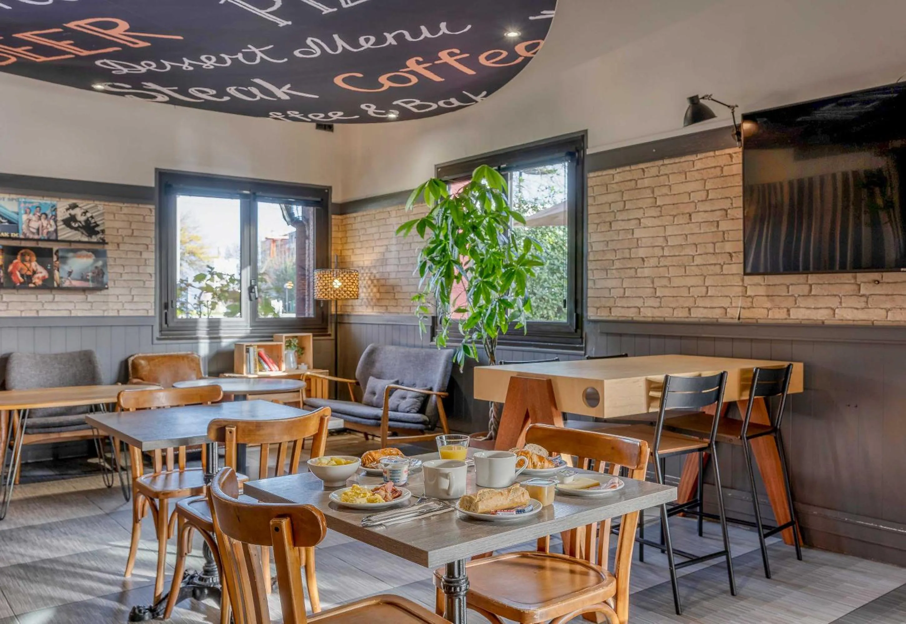 Food in B&B HOTEL Bordeaux Mérignac Cadera Aéroport